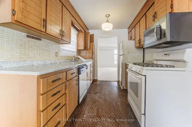 Additional property image - 122 FOREST GLEN Cres