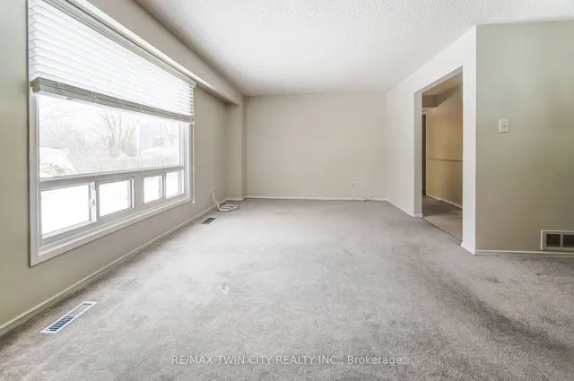 Additional property image - 122 FOREST GLEN Cres