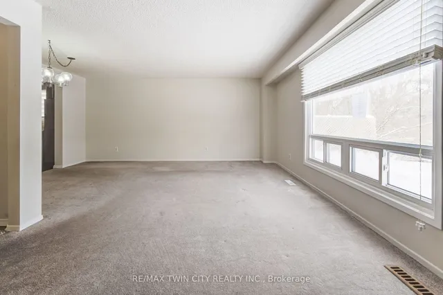 Additional property image - 122 FOREST GLEN Cres