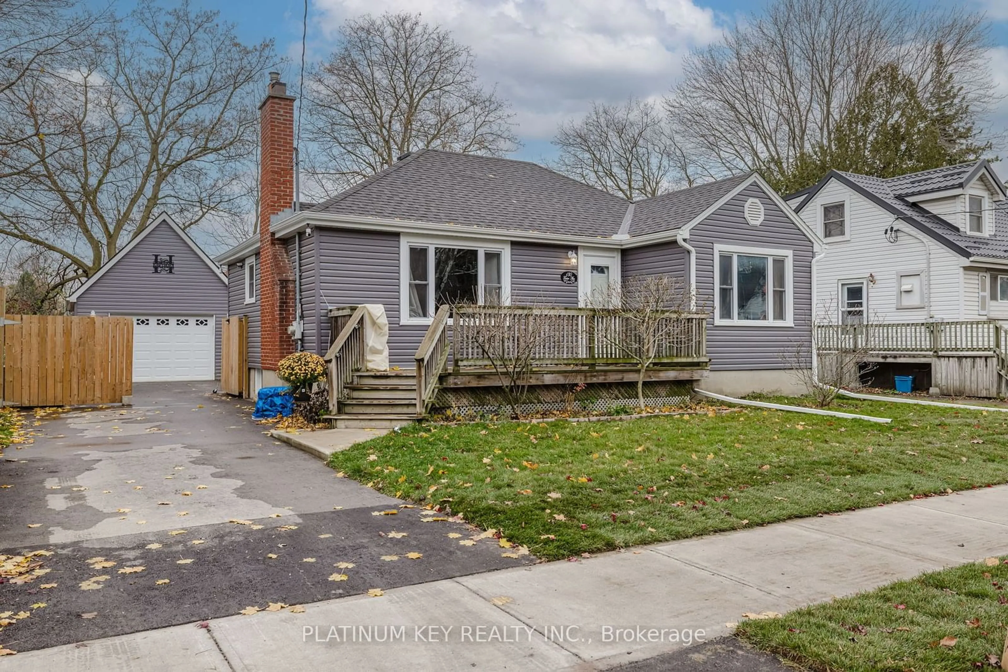 Home with vinyl exterior material, street for 130 Foster Ave, London Ontario N6H 2L1