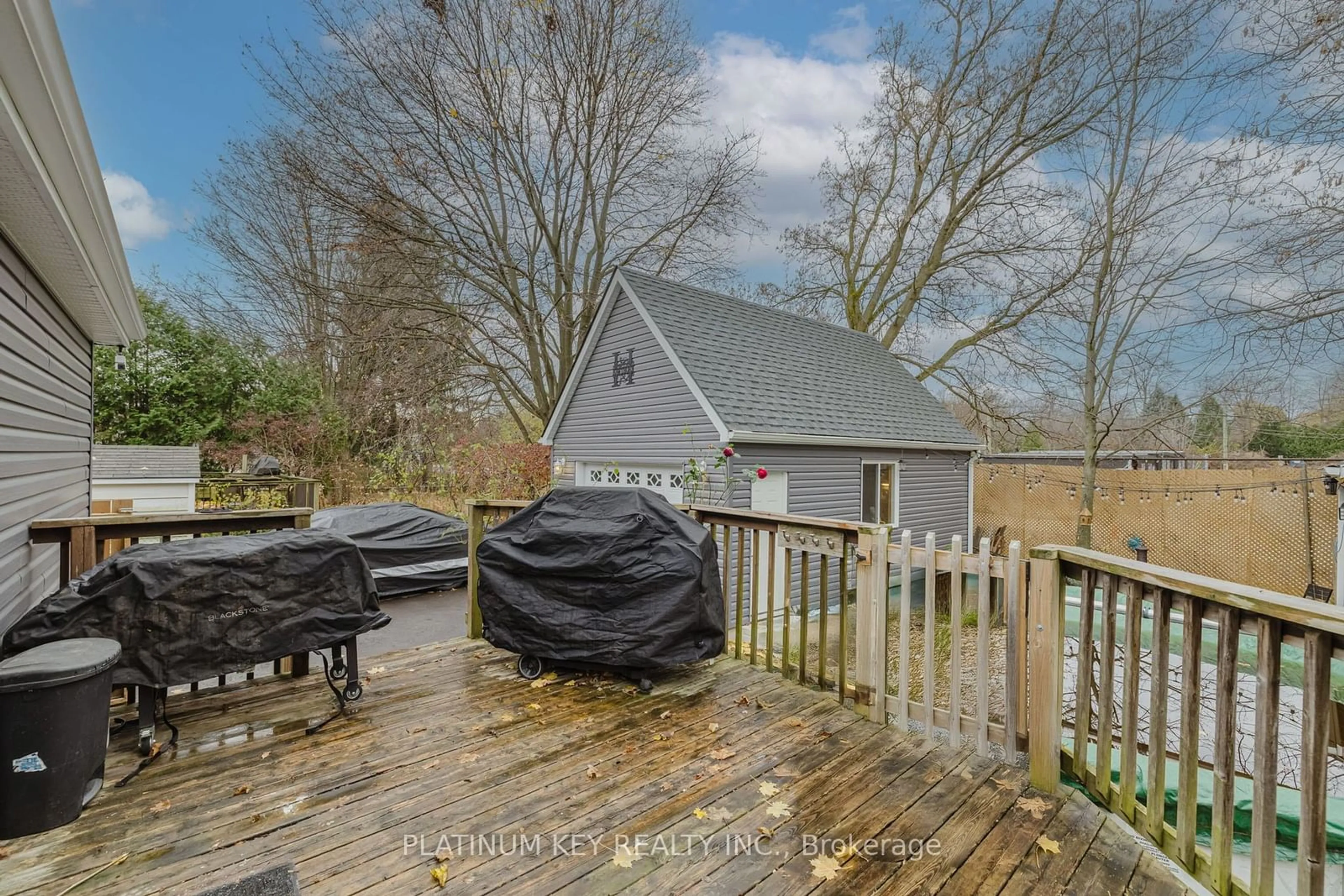 A pic from outside/outdoor area/front of a property/back of a property/a pic from drone, water/lake/river/ocean view for 130 Foster Ave, London Ontario N6H 2L1