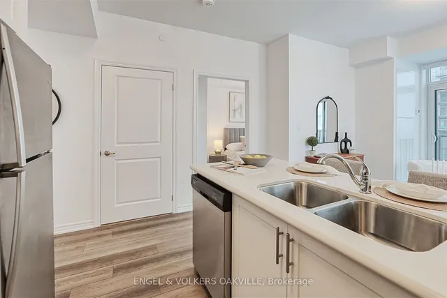 Additional property image - 460 Dundas St Unit 611