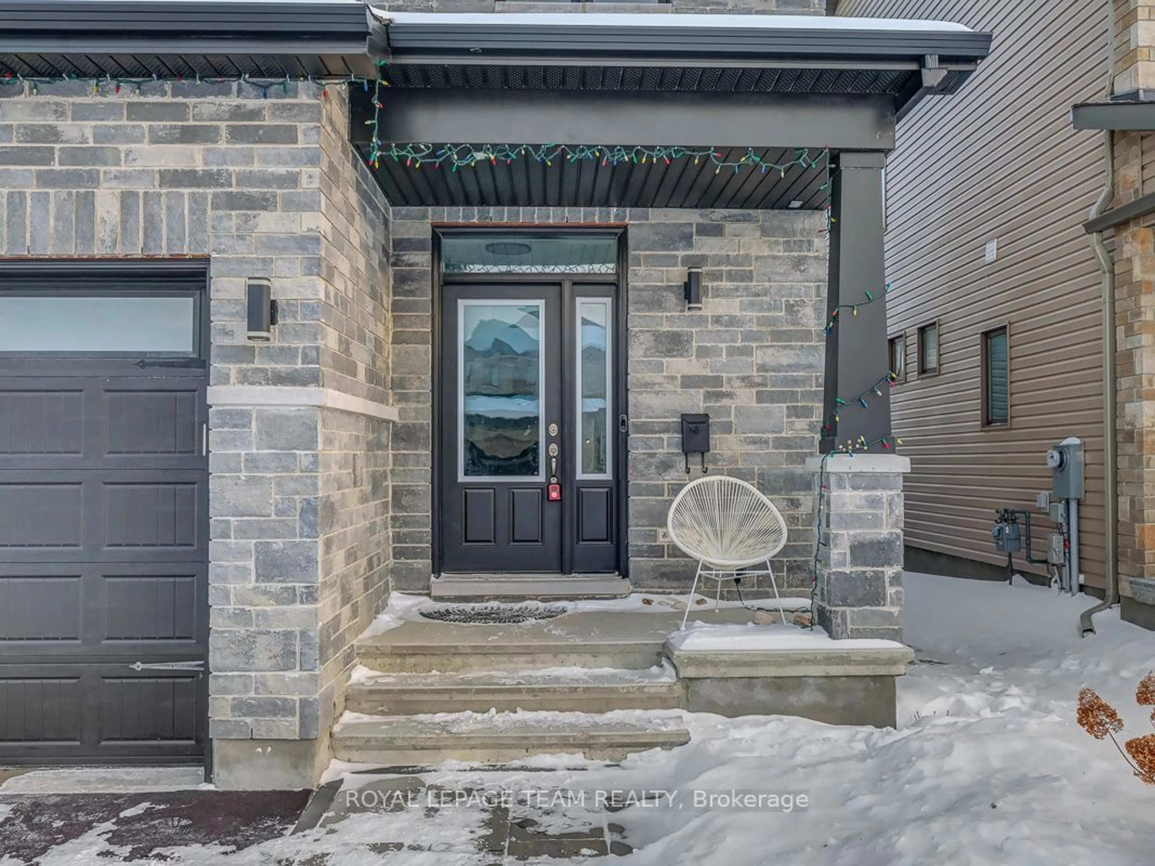 Indoor entryway for 656 PARADE Dr, Stittsville - Munster - Richmond Ontario K2S 0Y9