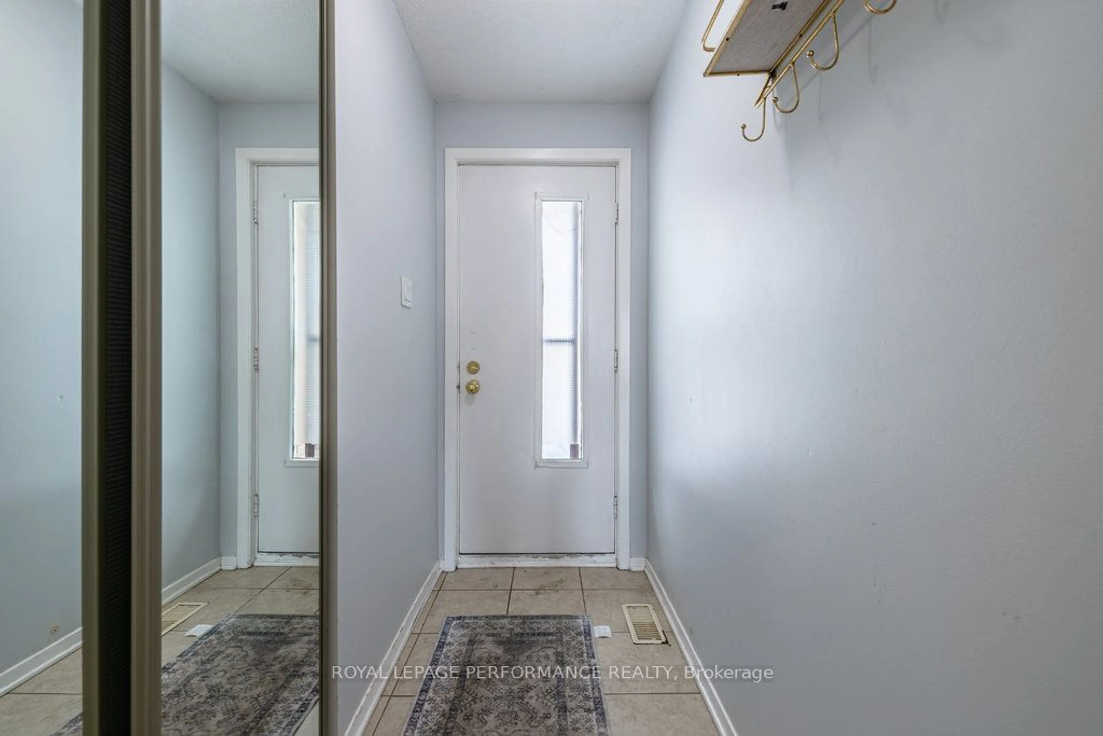 Indoor entryway for 1118 Grenoble Cres, Orleans - Convent Glen and Area Ontario K1C 2C6