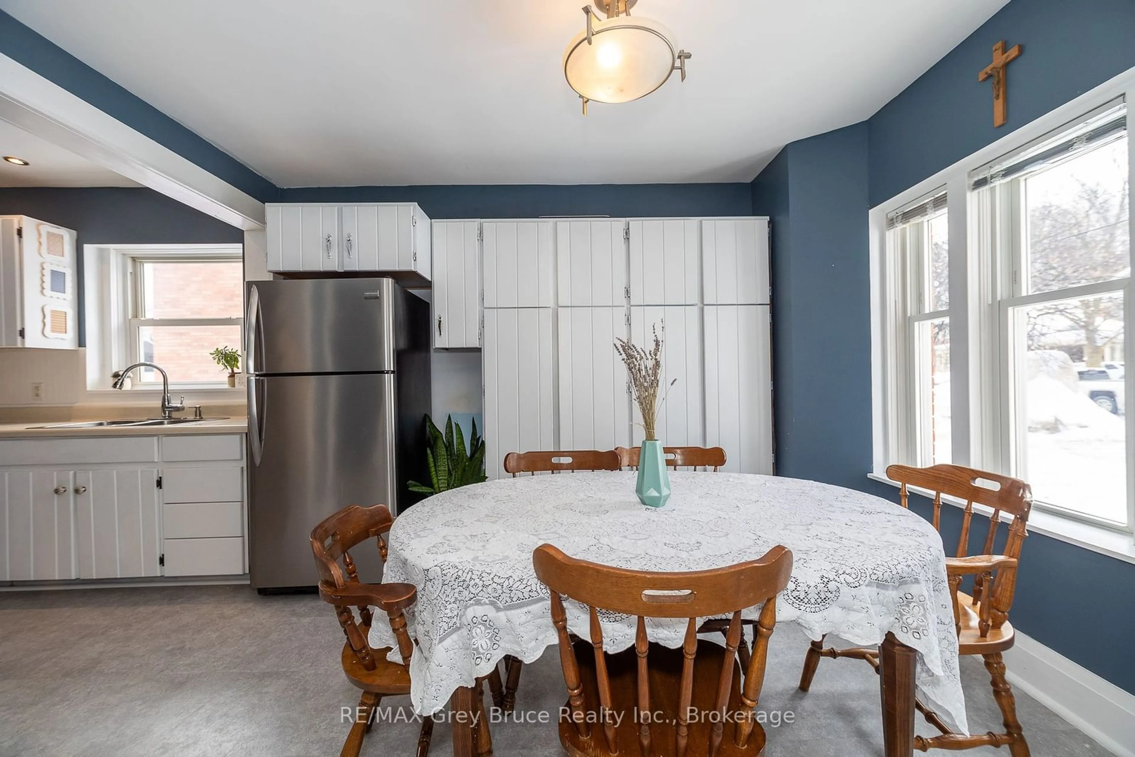 Dining room, ceramic/tile floor for 1131 4th Ave, Owen Sound Ontario N4K 4W3