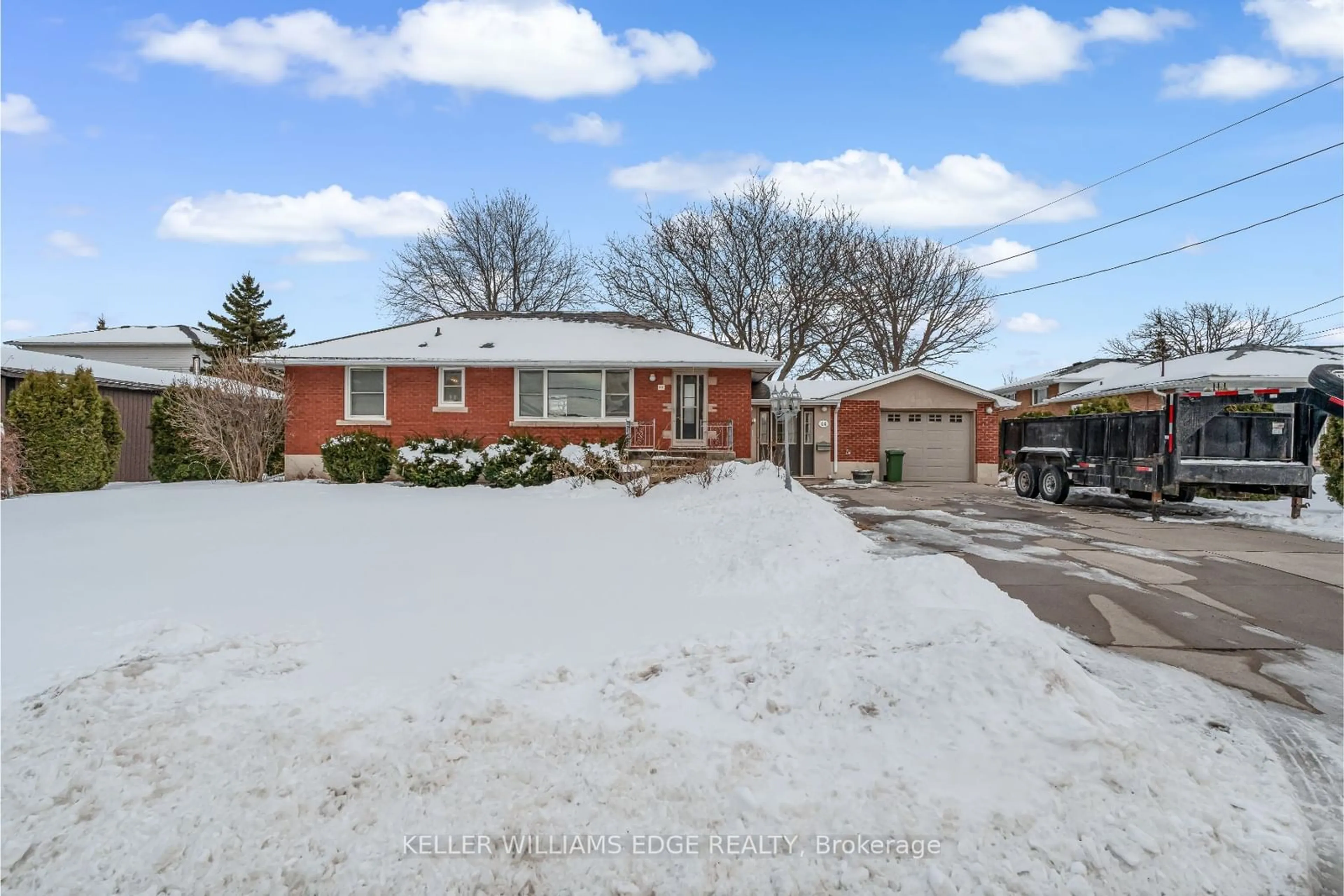 A pic from outside/outdoor area/front of a property/back of a property/a pic from drone, street for 44 West Ave, Hamilton Ontario L8E 5L5