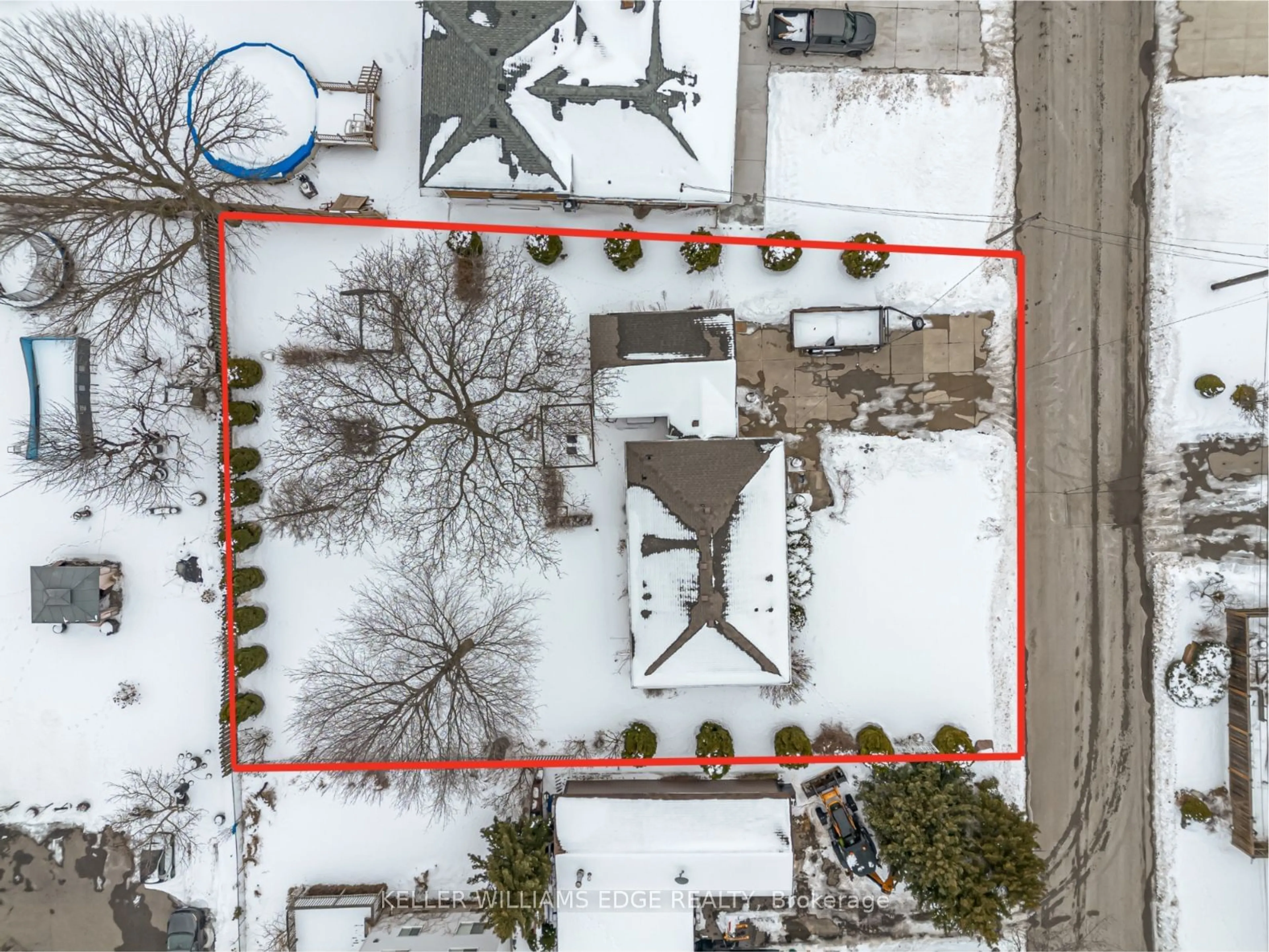 A pic from outside/outdoor area/front of a property/back of a property/a pic from drone, street for 44 West Ave, Hamilton Ontario L8E 5L5