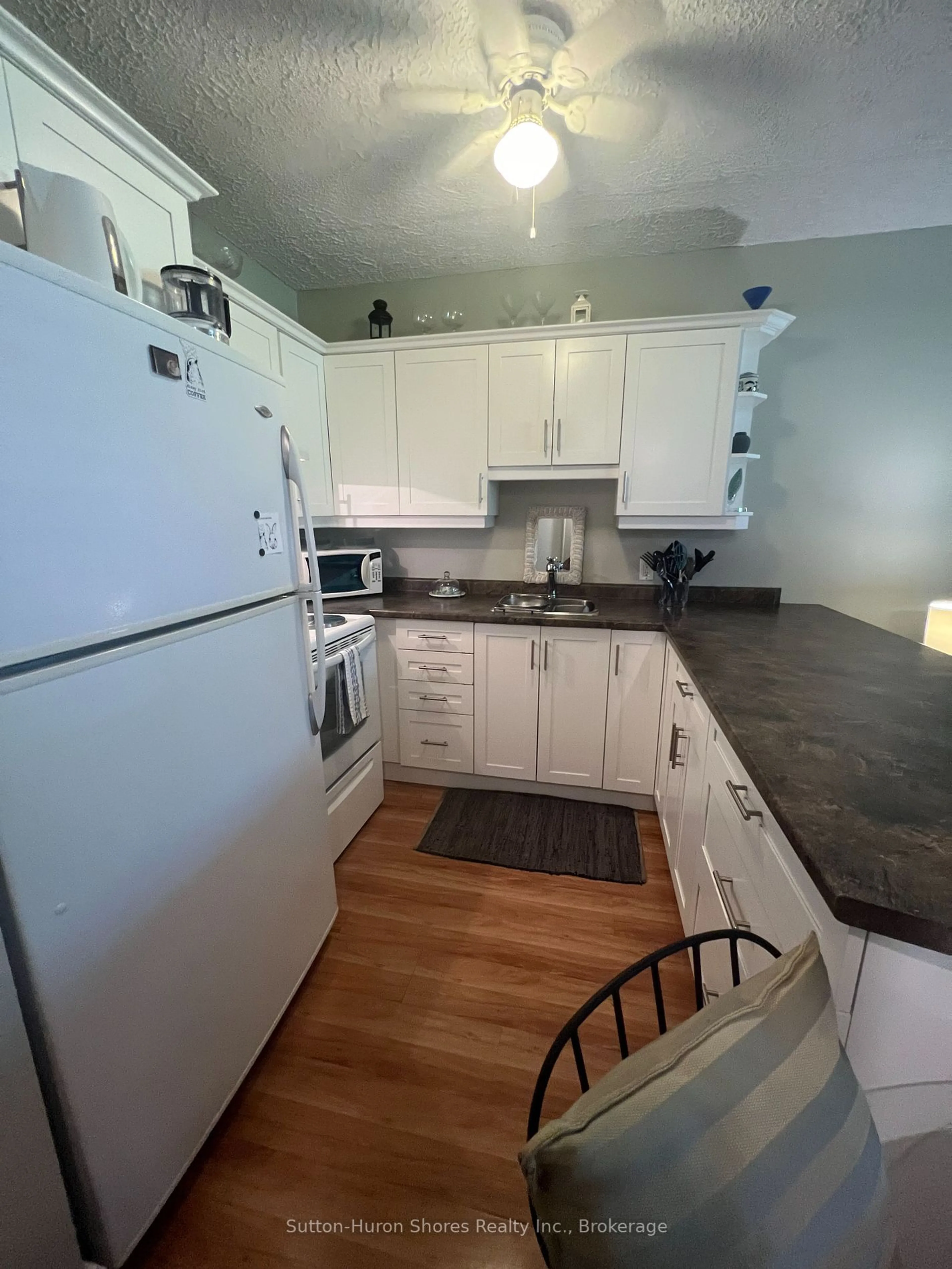 Standard kitchen, unknown for 229 ADELAIDE St #114, Saugeen Shores Ontario N0H 2L0