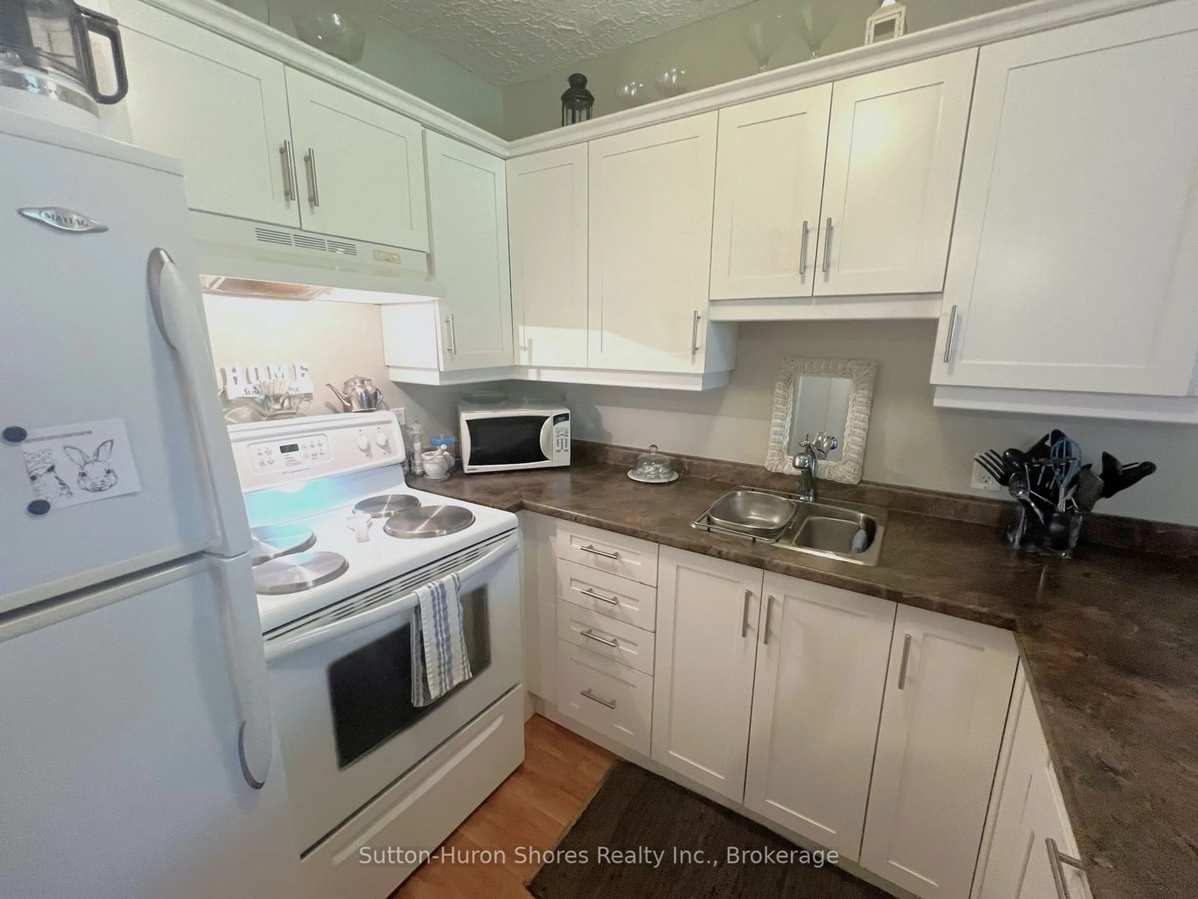 Standard kitchen, unknown for 229 ADELAIDE St #114, Saugeen Shores Ontario N0H 2L0