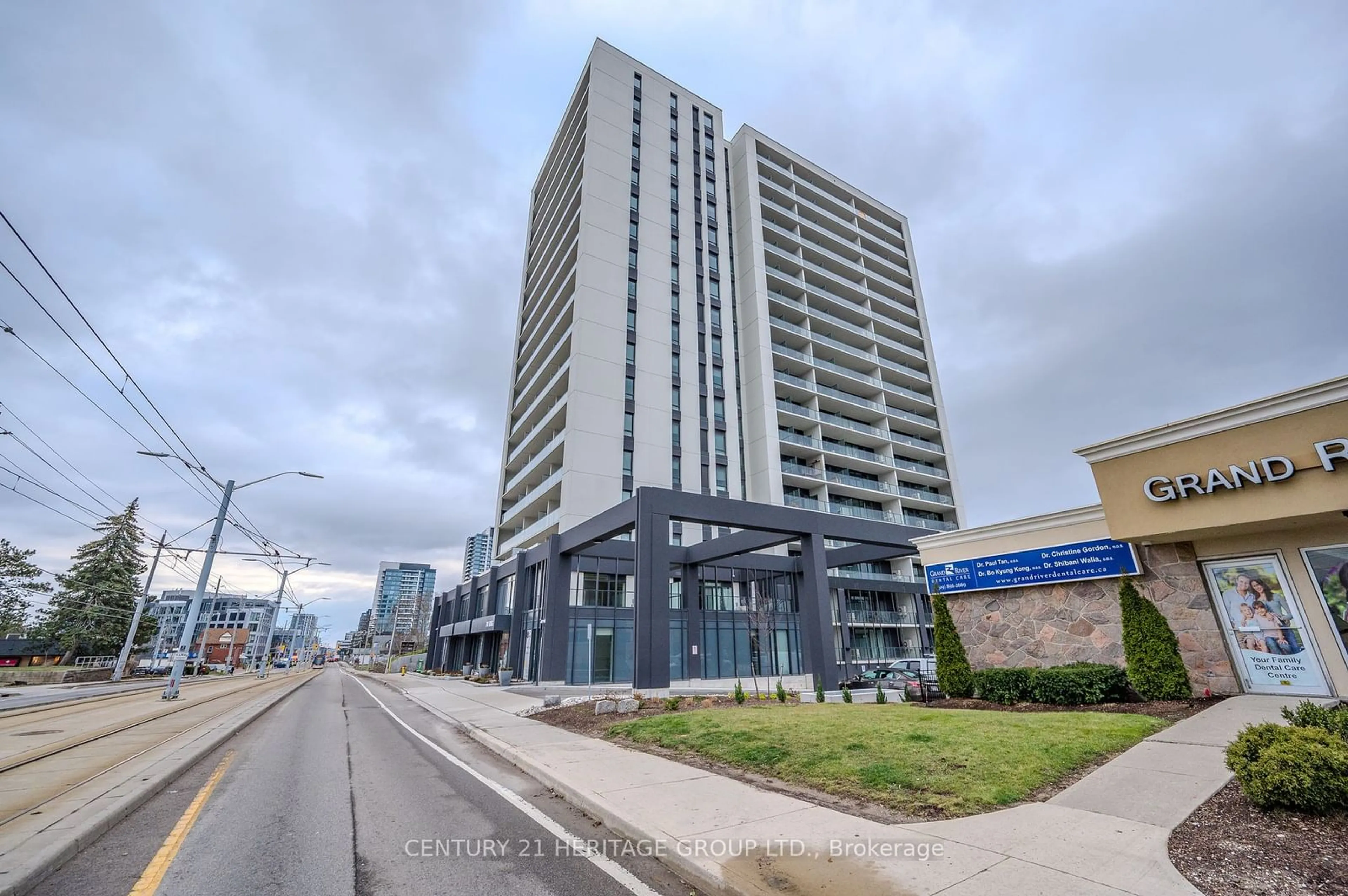 Indoor foyer for 741 King St #703, Kitchener Ontario N2G 1E5