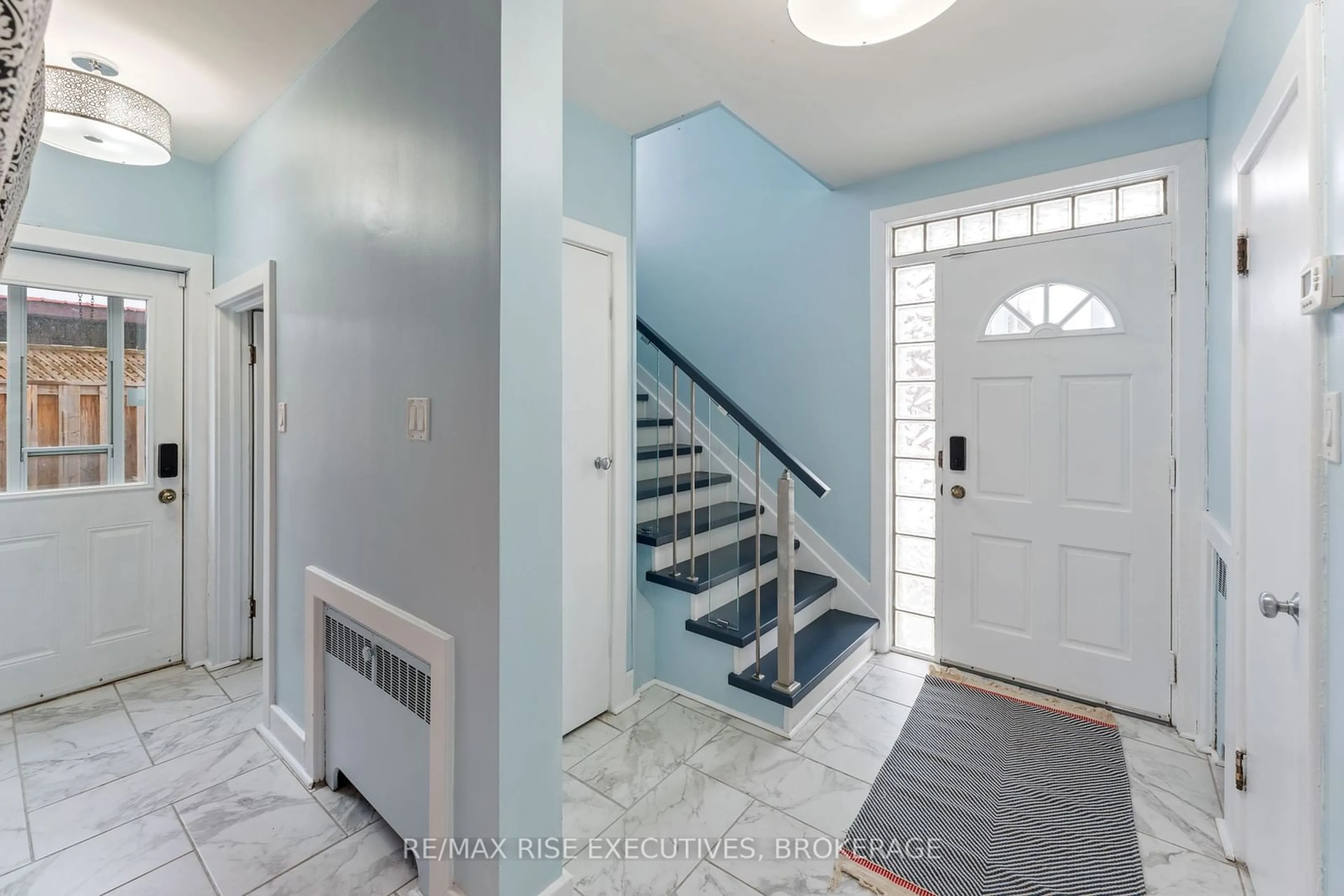 Indoor entryway for 198 WESTDALE Ave, Kingston Ontario K7L 4S5