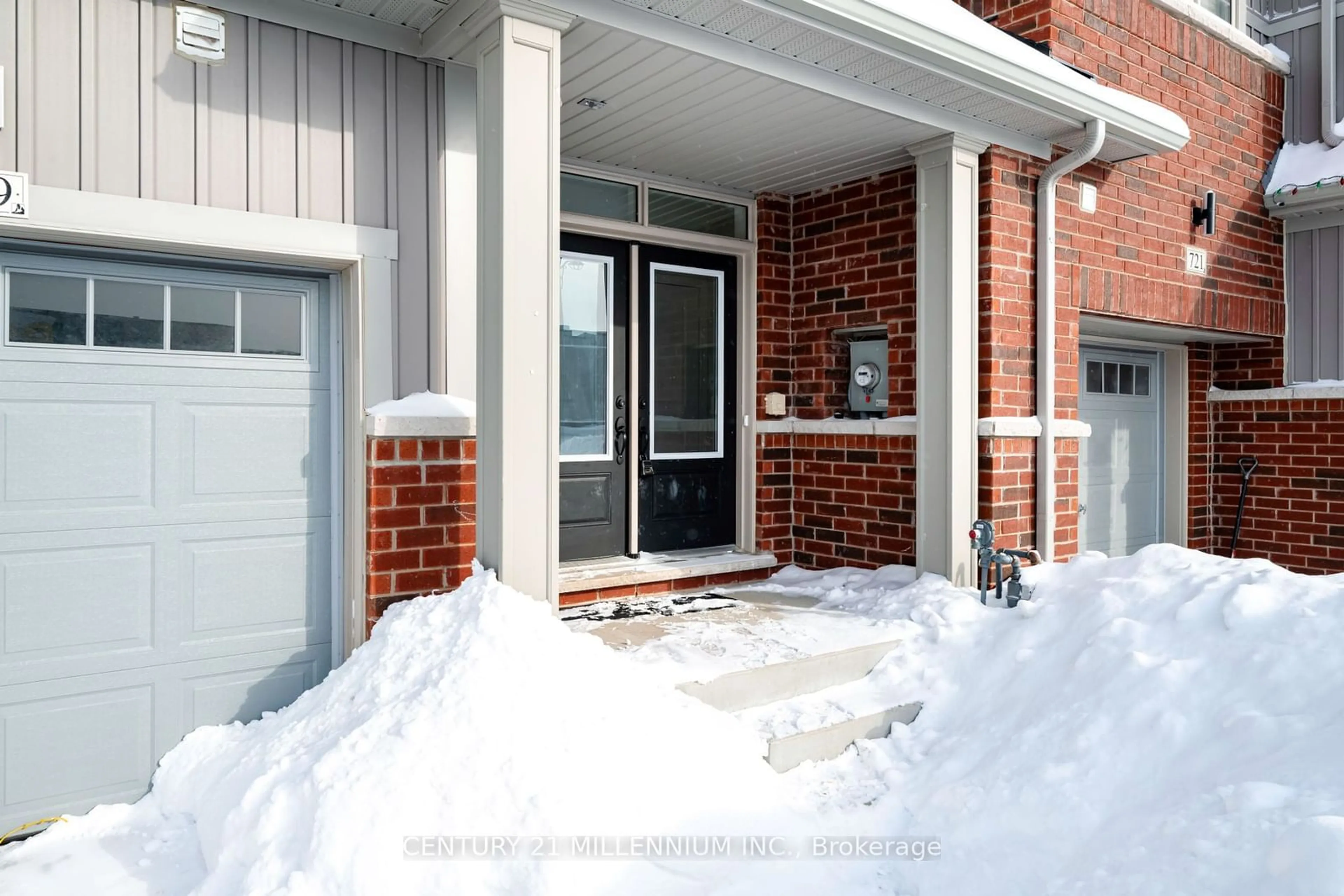 Indoor entryway for 719 Potawatomi Cres, Melancthon Ontario L9V 3Y4