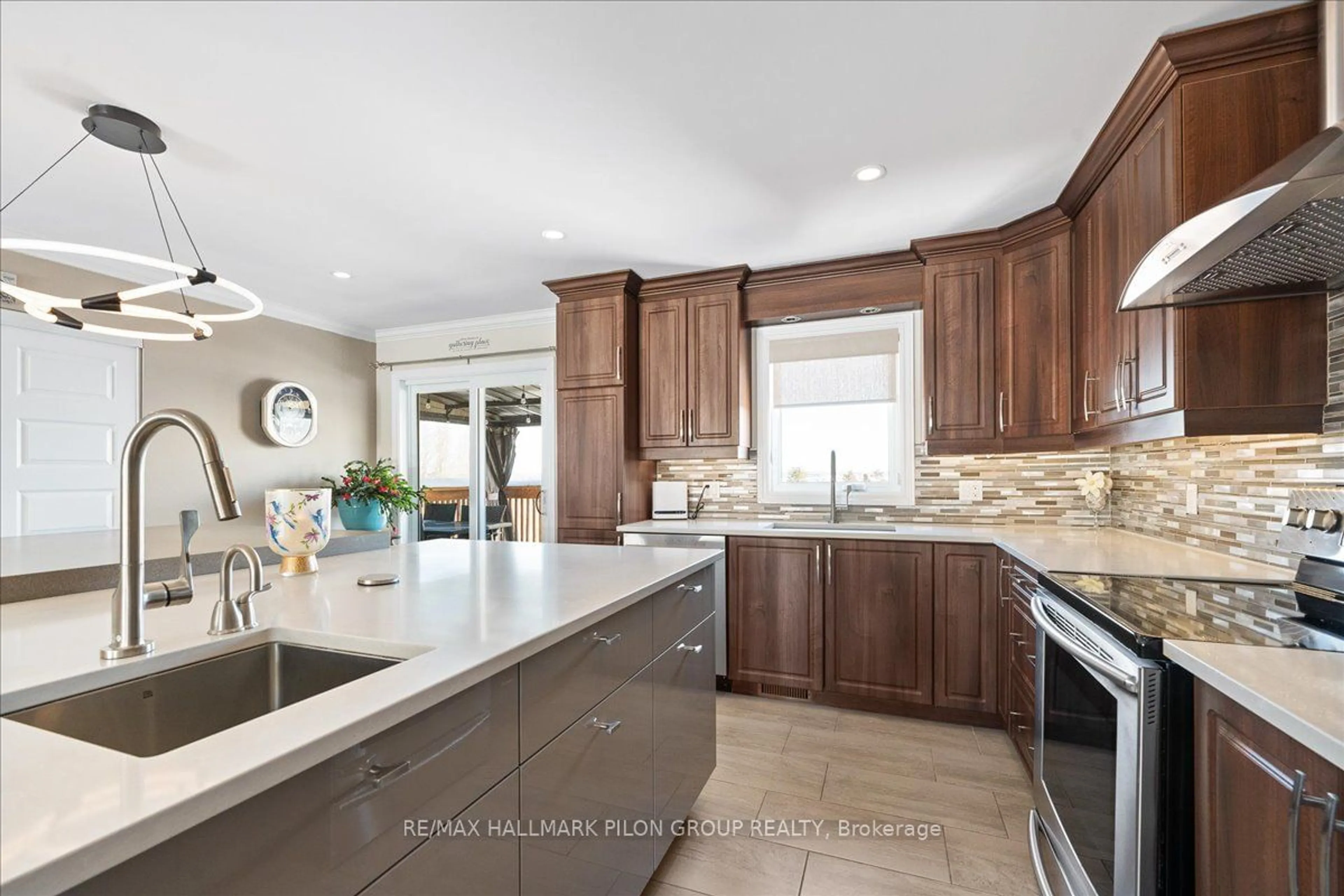 Open concept kitchen, ceramic/tile floor for 1757 Celine St, Clarence-Rockland Ontario K0A 1N0