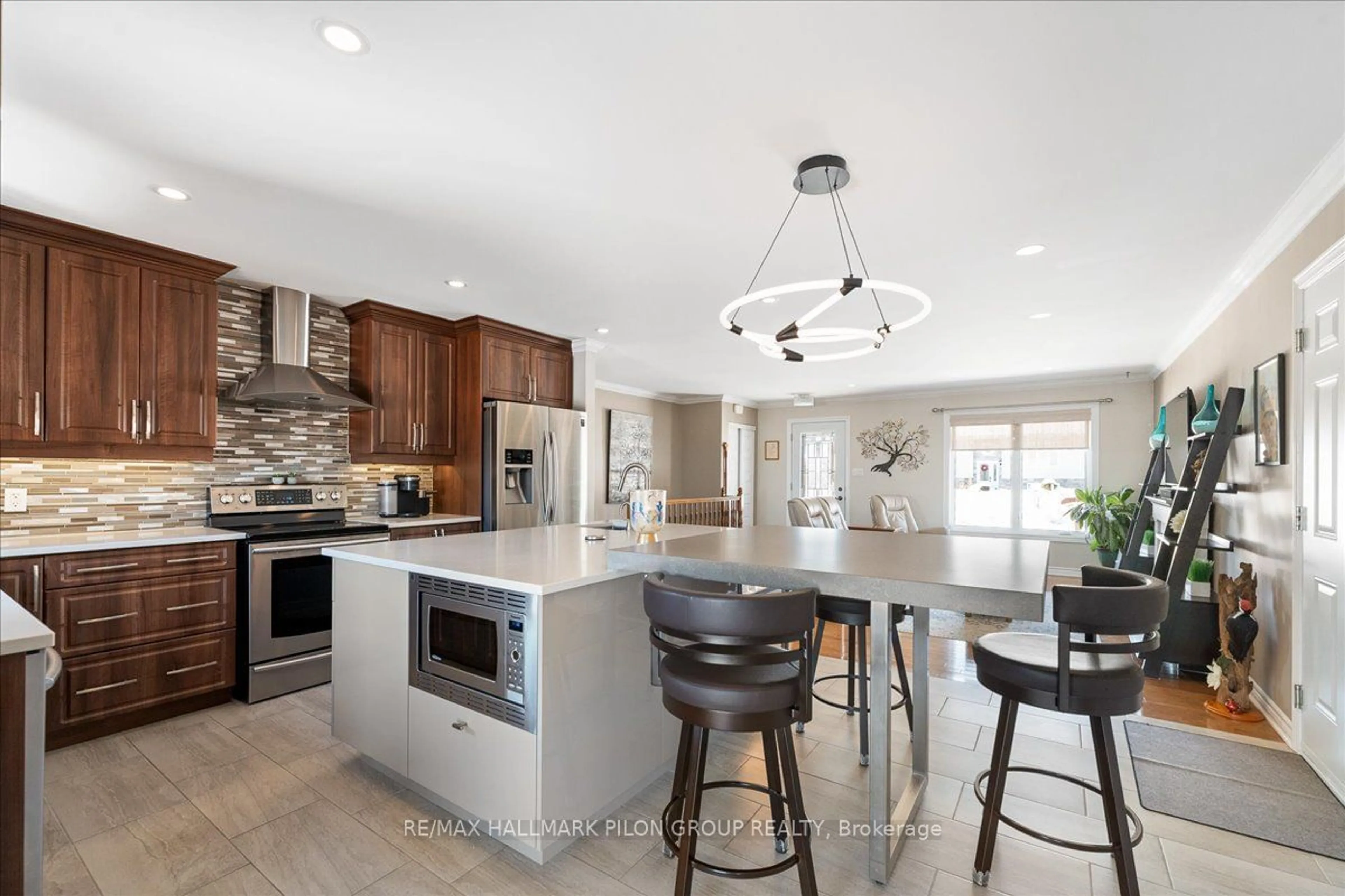 Open concept kitchen, ceramic/tile floor for 1757 Celine St, Clarence-Rockland Ontario K0A 1N0