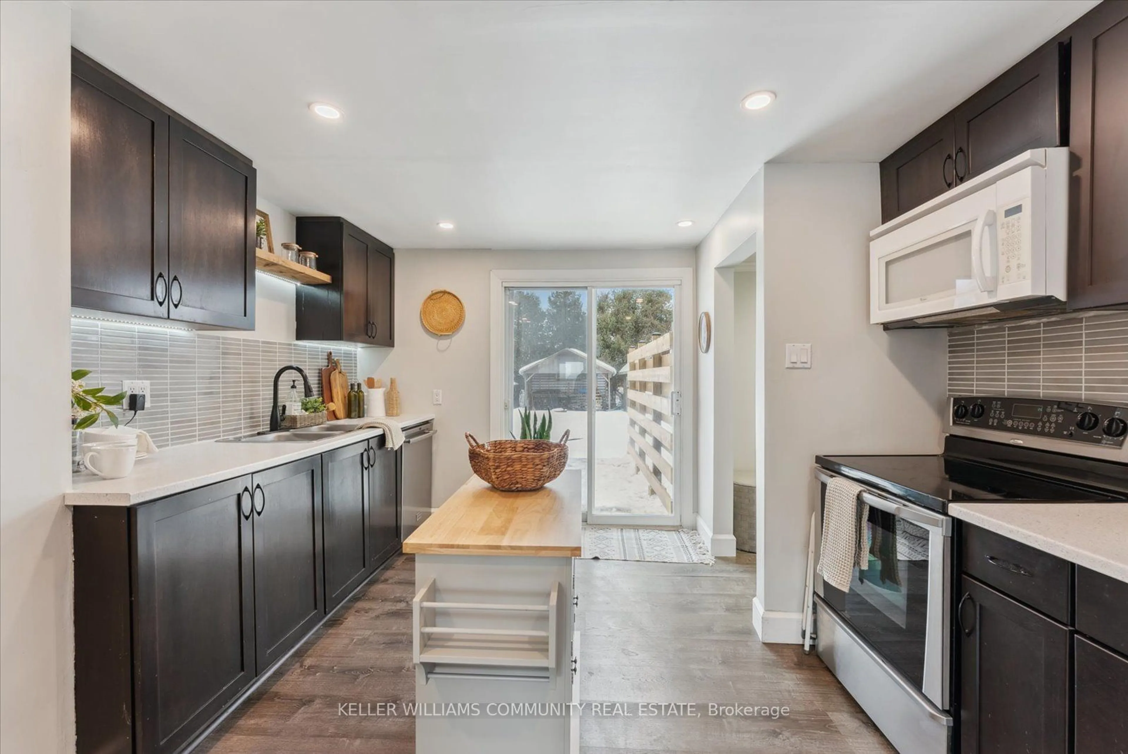 Open concept kitchen, ceramic/tile floor for 21 White St, Cobourg Ontario K9A 4J9