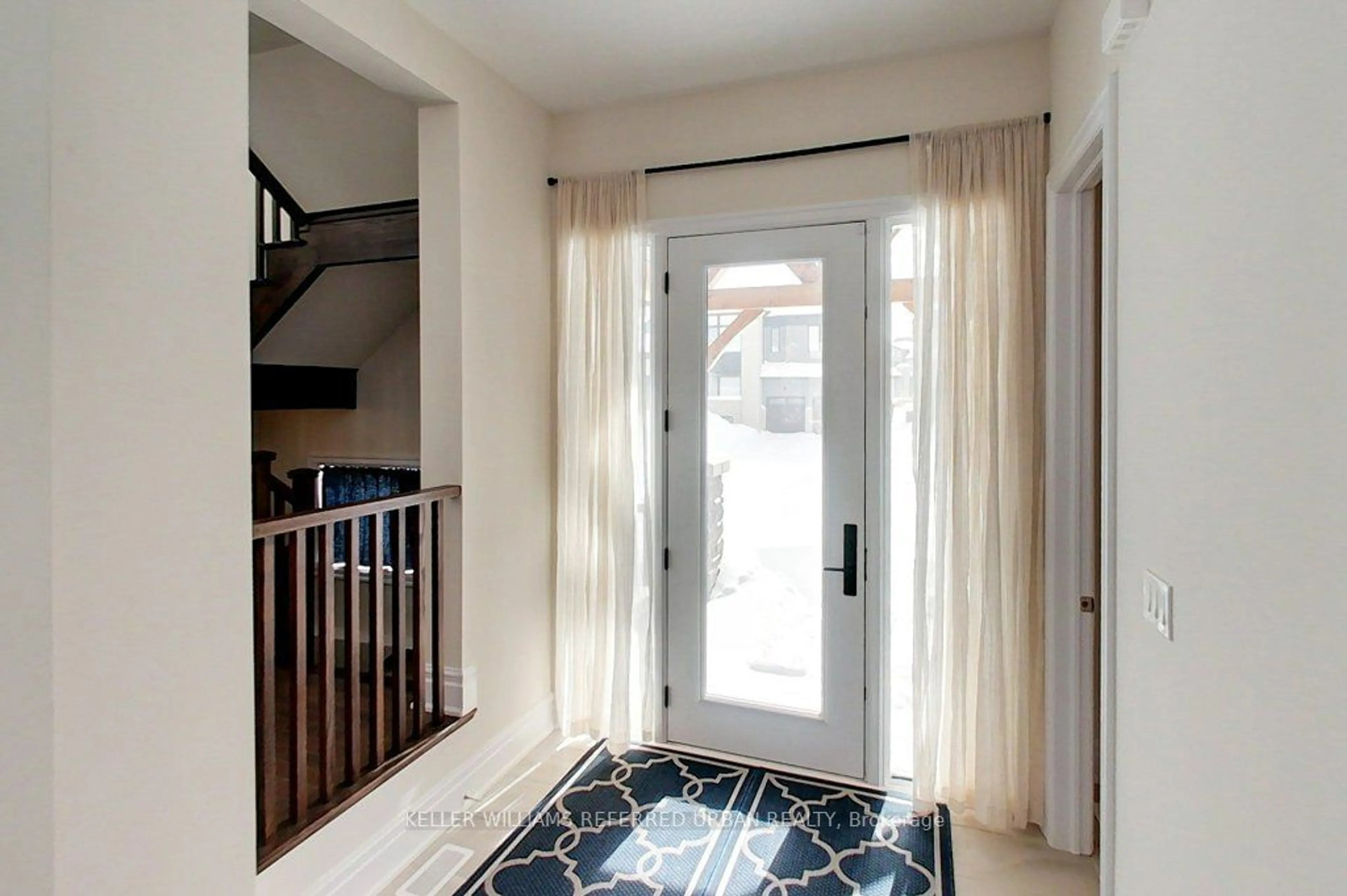 Indoor entryway for 161 Springside Cres, Blue Mountains Ontario L9Y 5L3