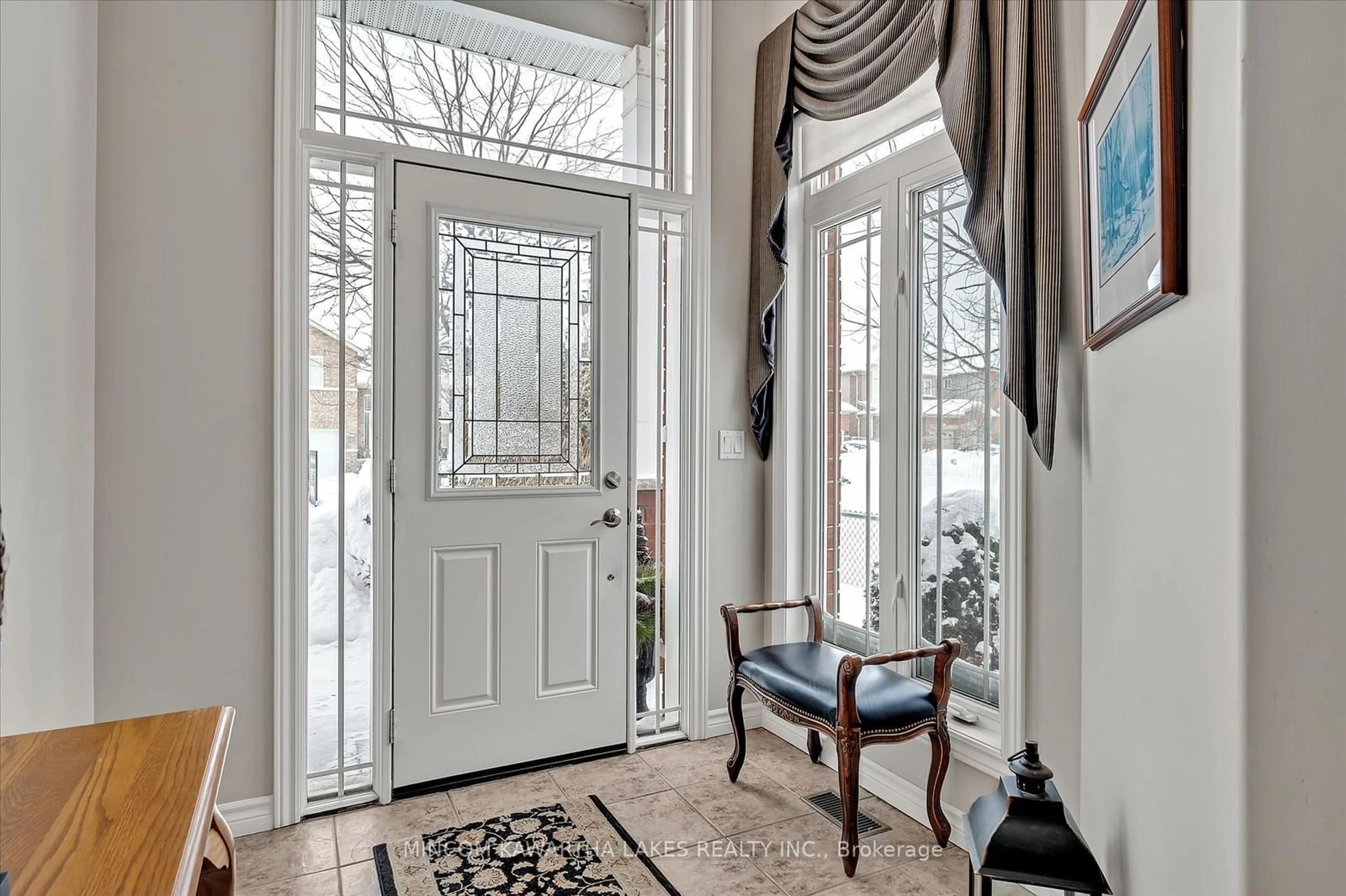 Indoor entryway for 2495 Cunningham Blvd, Peterborough Ontario K9H 0A9