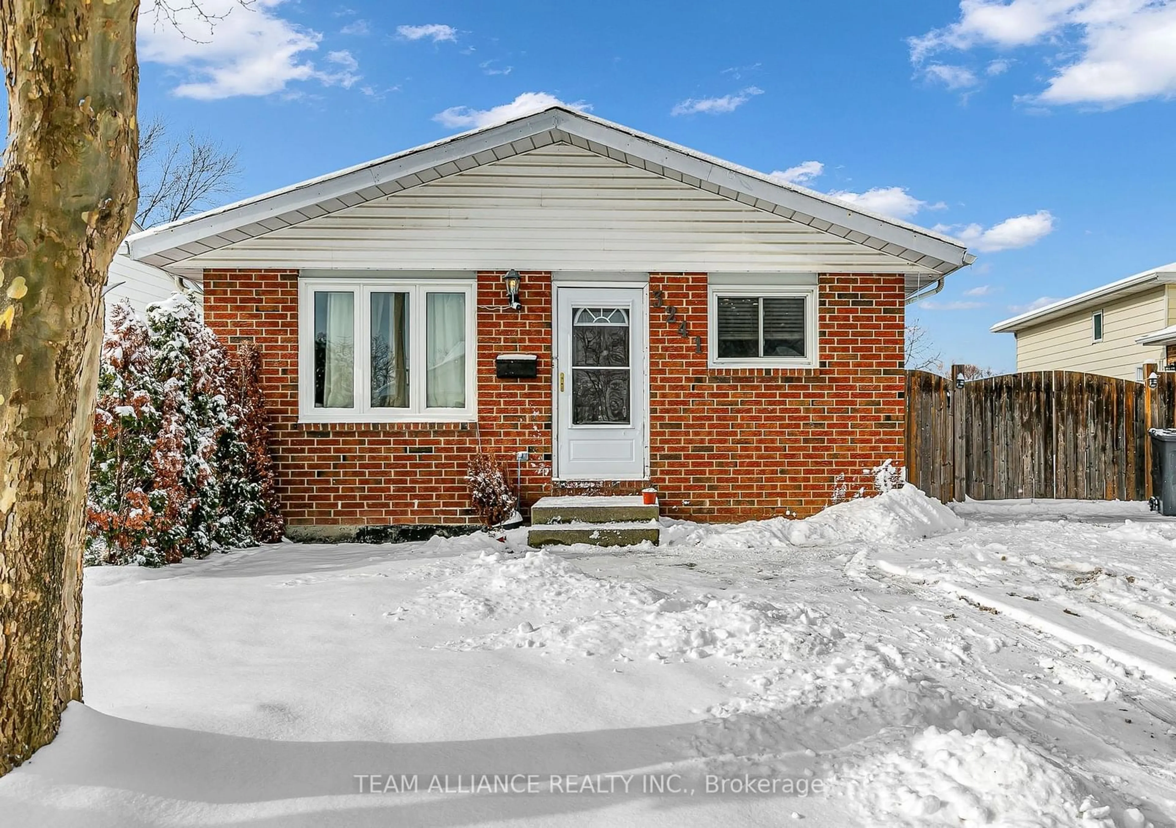 Home with brick exterior material, street for 3241 Aurora Dr, Windsor Ontario N8R 1Y9