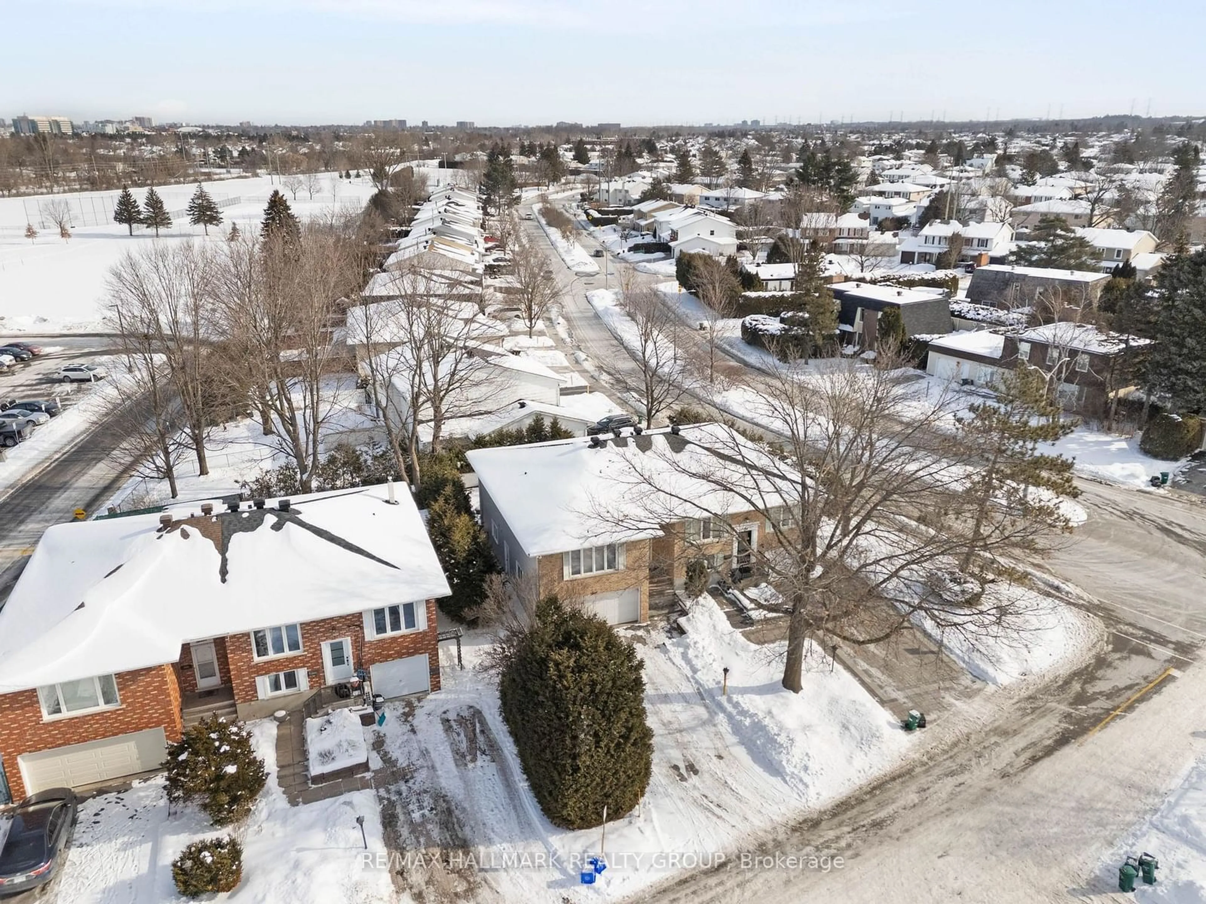 A pic from outside/outdoor area/front of a property/back of a property/a pic from drone, street for 3 Ashwick Crt, South of Baseline to Knoxdale Ontario K2G 3S4