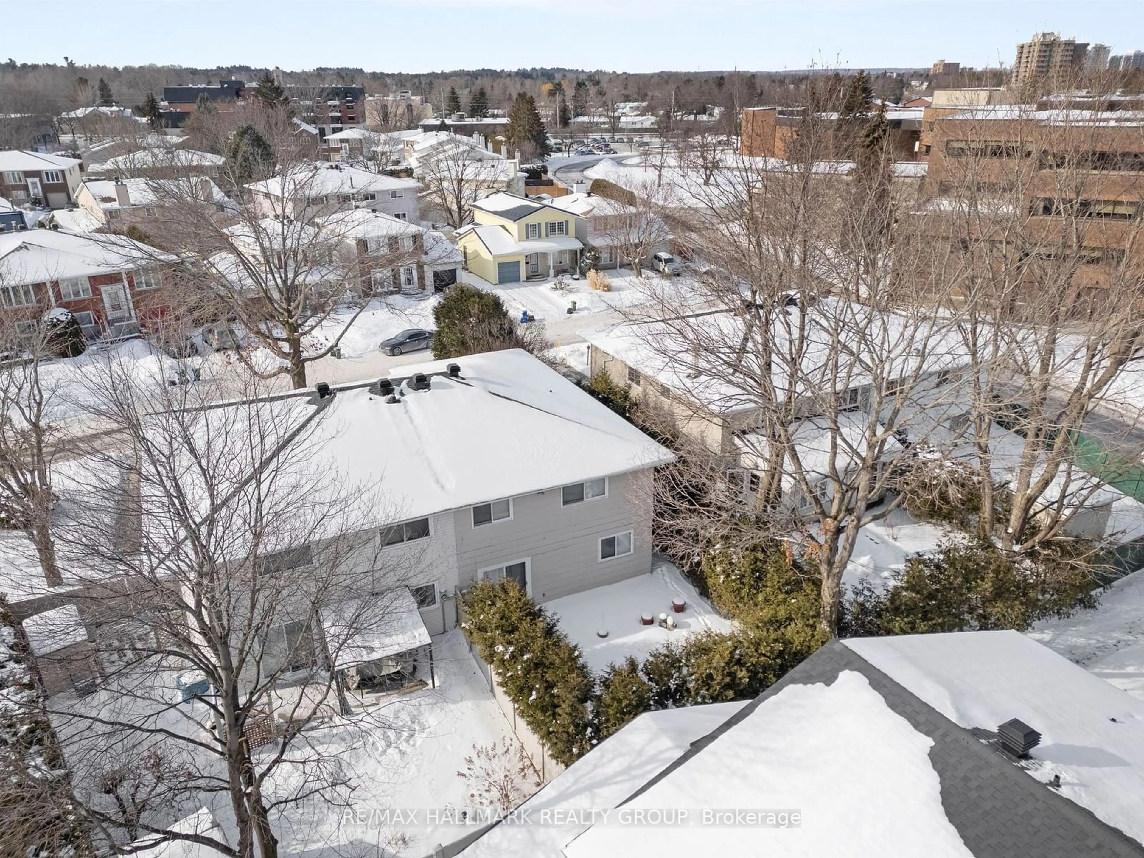 A pic from outside/outdoor area/front of a property/back of a property/a pic from drone, street for 3 Ashwick Crt, South of Baseline to Knoxdale Ontario K2G 3S4