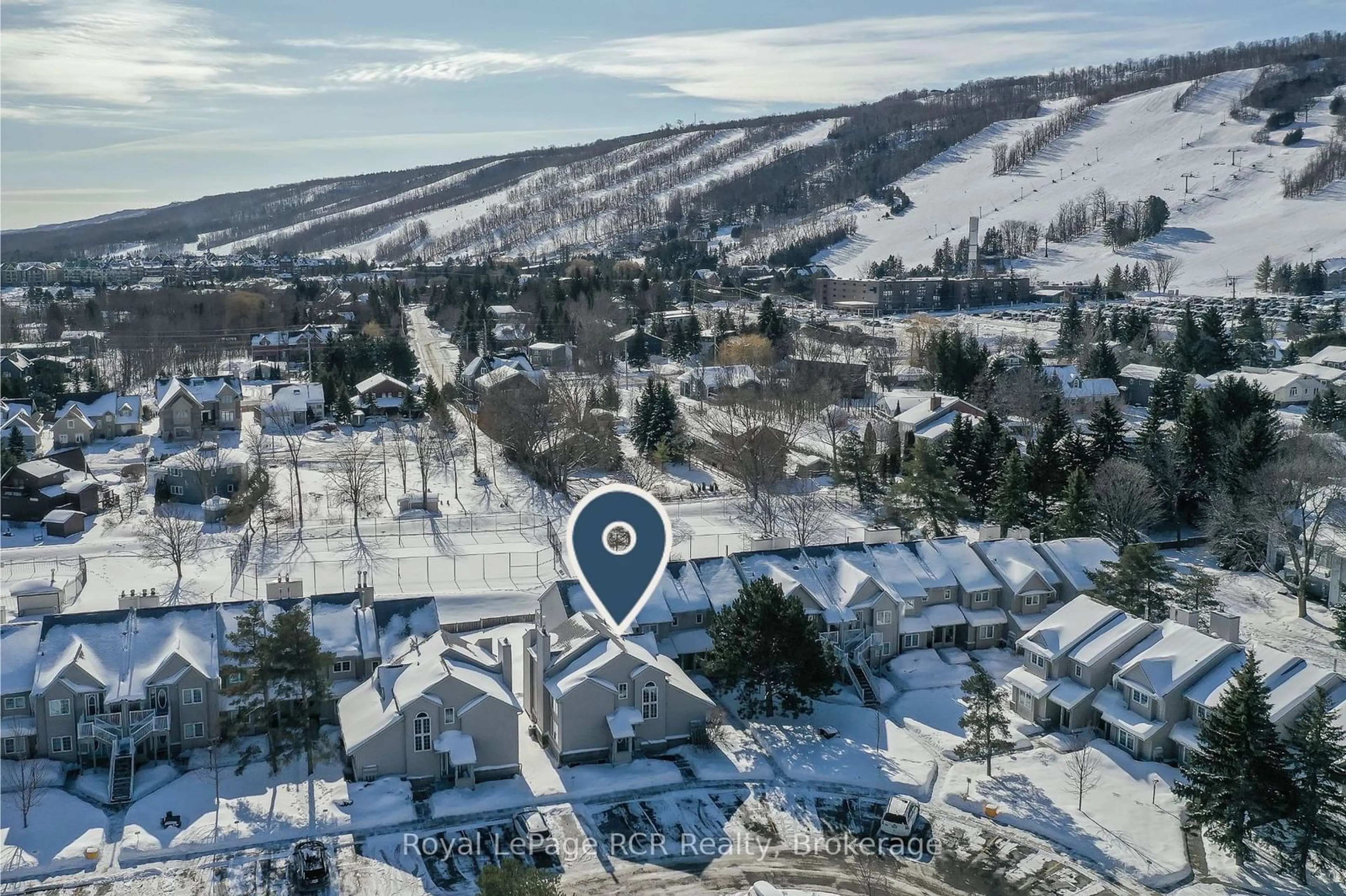 A pic from outside/outdoor area/front of a property/back of a property/a pic from drone, mountain view for 162 Settlers Cres #22, Blue Mountains Ontario L9Y 0M4