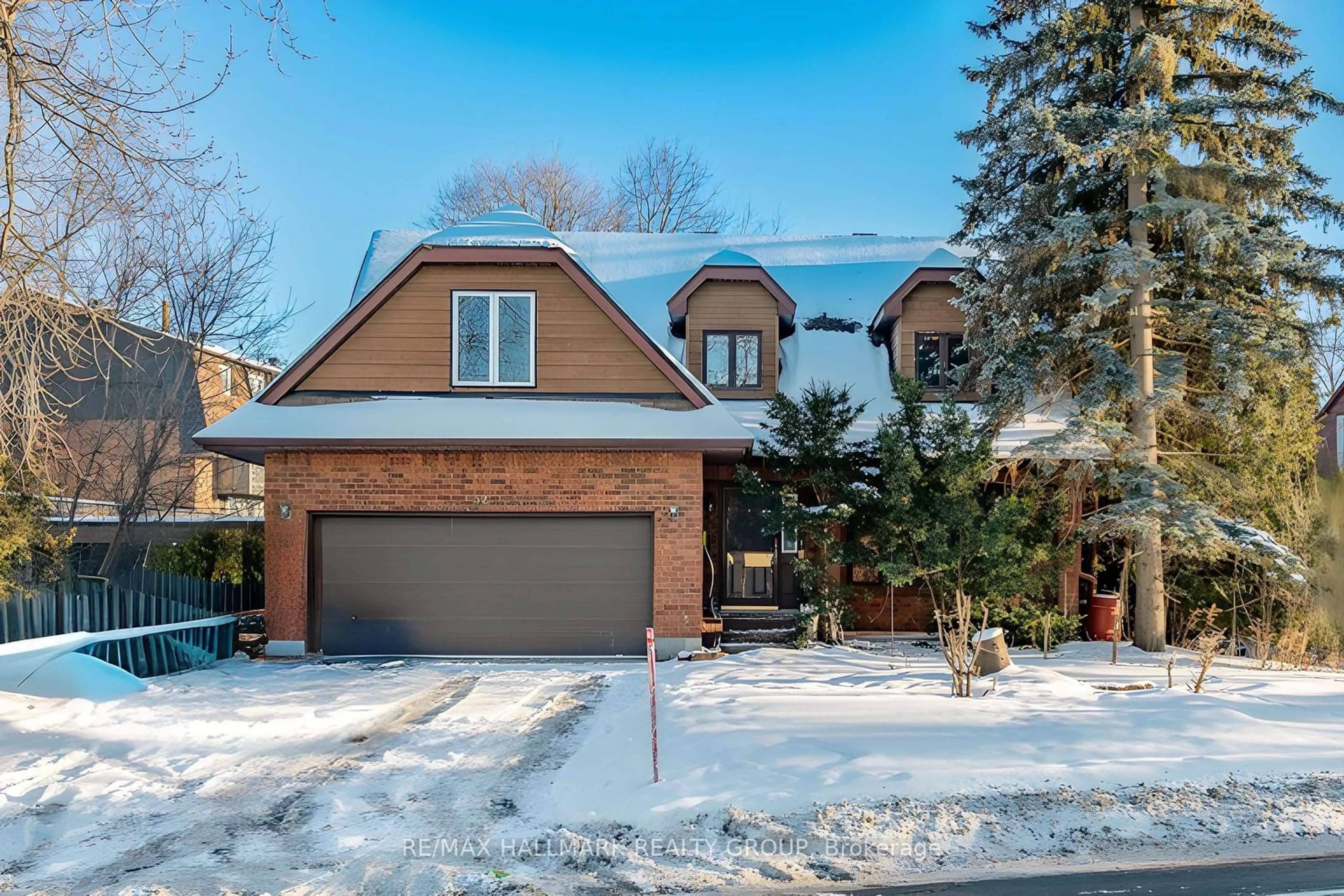 Home with brick exterior material, street for 52 Eleanor Dr, Cityview - Parkwoods Hills - Rideau Shore Ontario K2E 5Z7