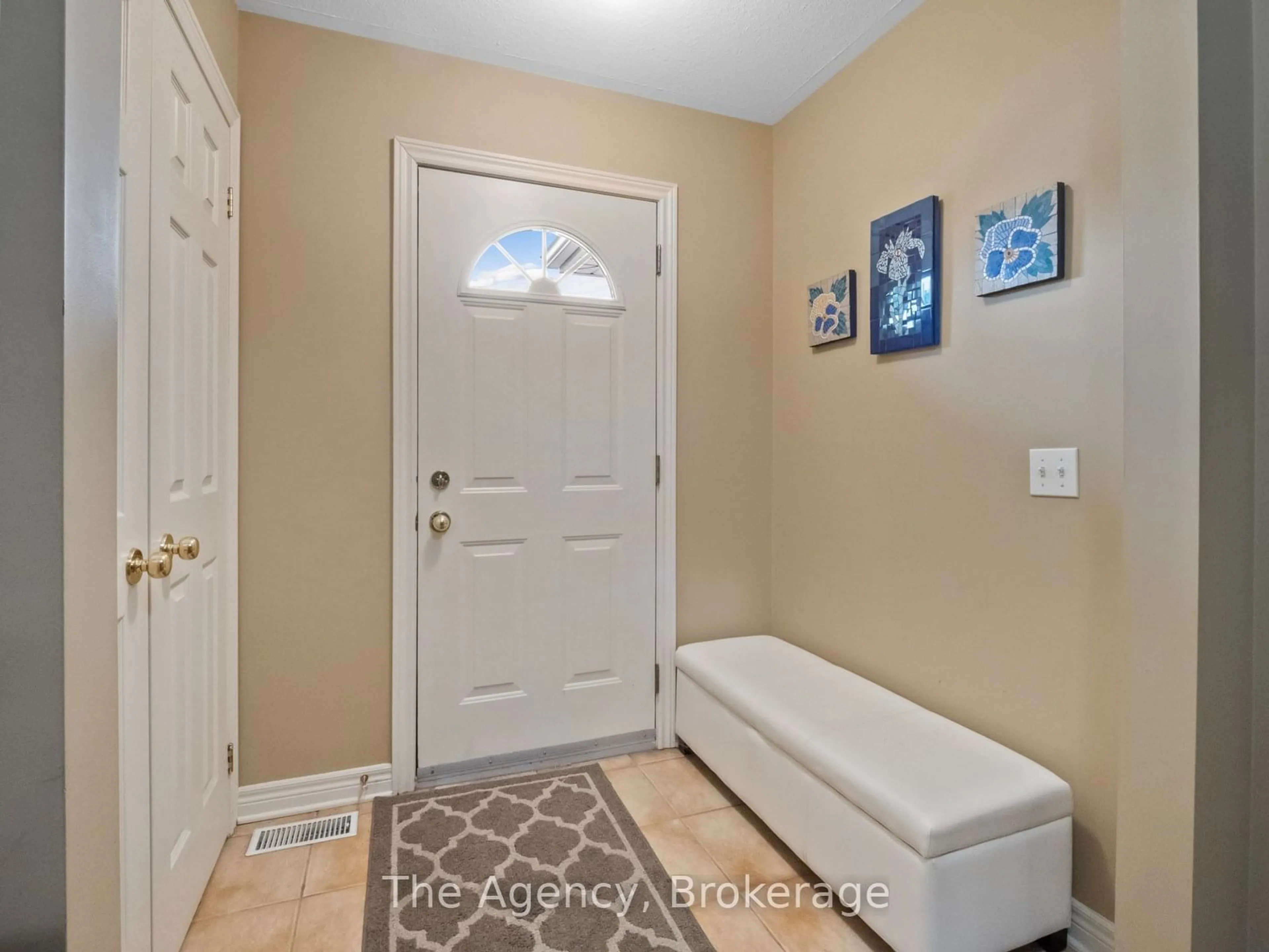 Indoor entryway for 3919 Durban Lane, Lincoln Ontario L0R 2C0