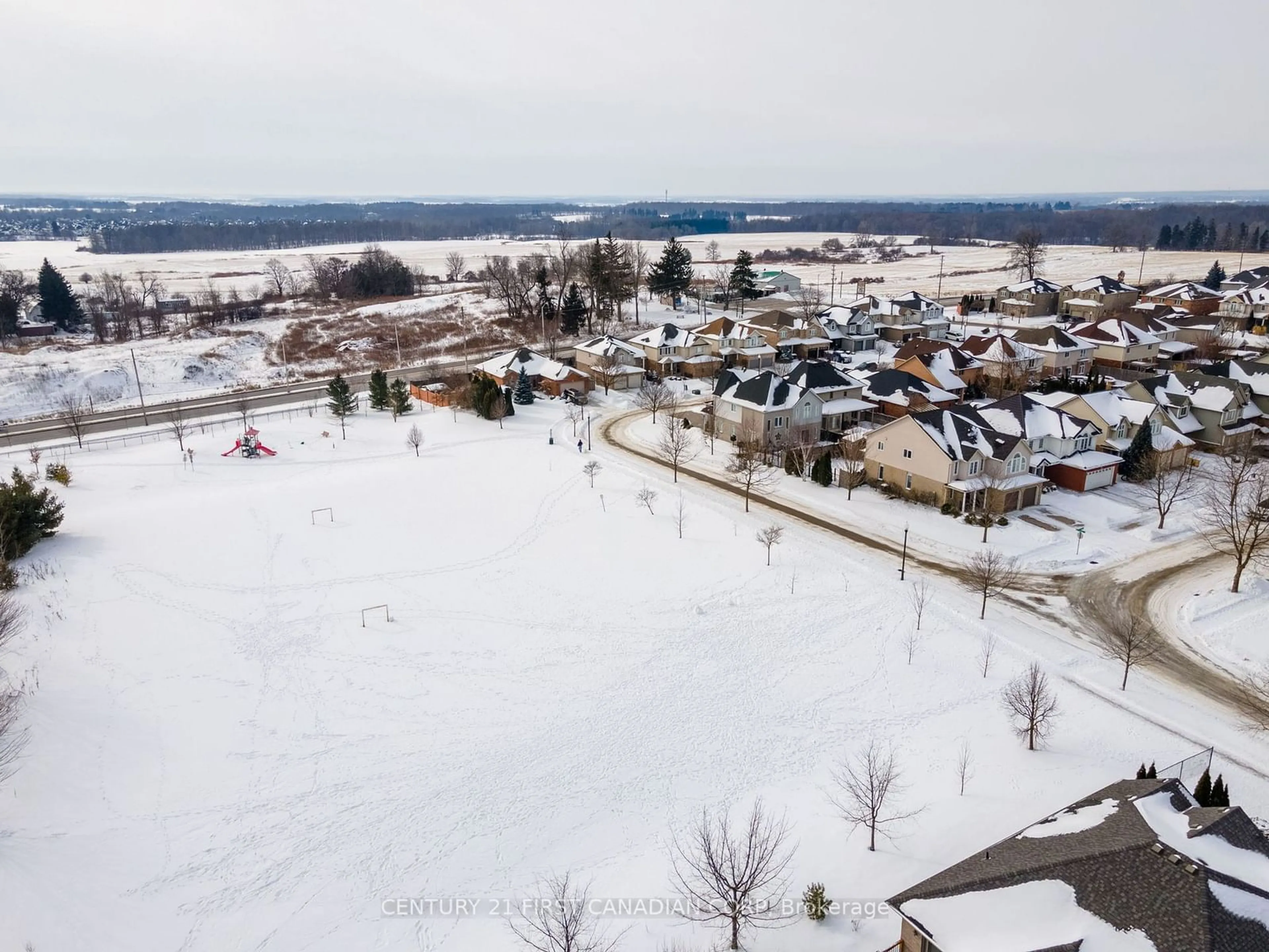 A pic from outside/outdoor area/front of a property/back of a property/a pic from drone, mountain view for 941 Cherryhaven Dr, London Ontario N6K 4B1