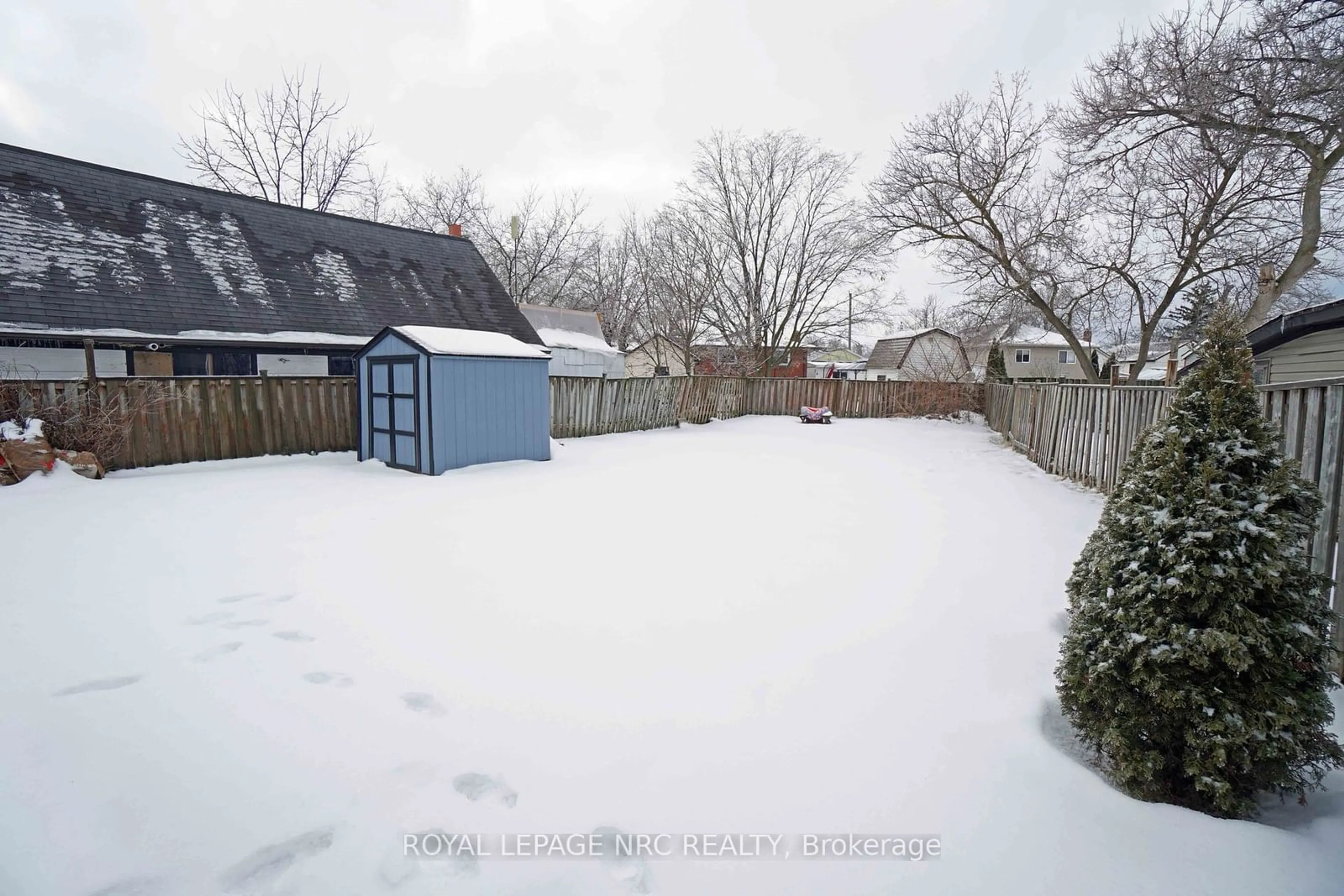 A pic from outside/outdoor area/front of a property/back of a property/a pic from drone, street for 228 Pelham Rd, St. Catharines Ontario L2S 1X6