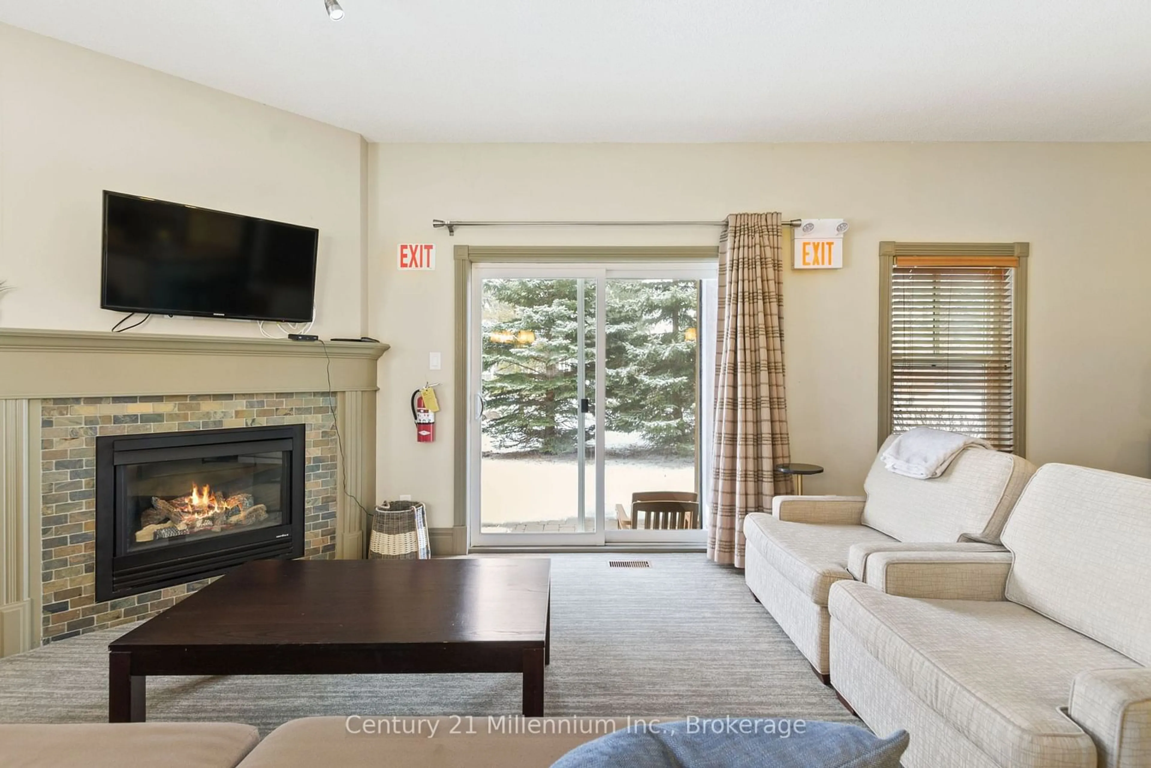 Living room with furniture, unknown for 171 Snowbridge Way #142, Blue Mountains Ontario L9Y 0V1