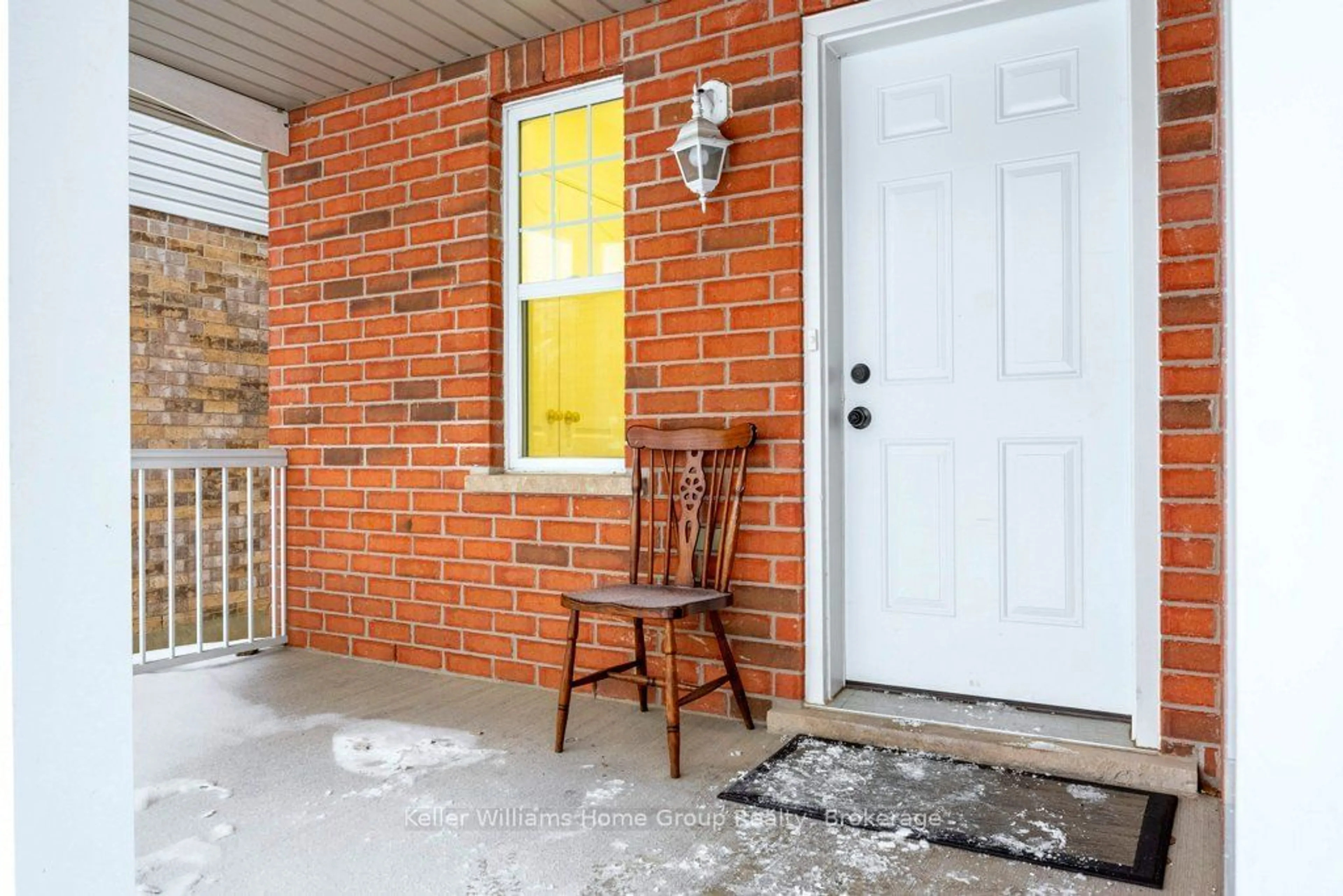 Indoor entryway for 32 Darnell Rd, Guelph Ontario N1G 5K3