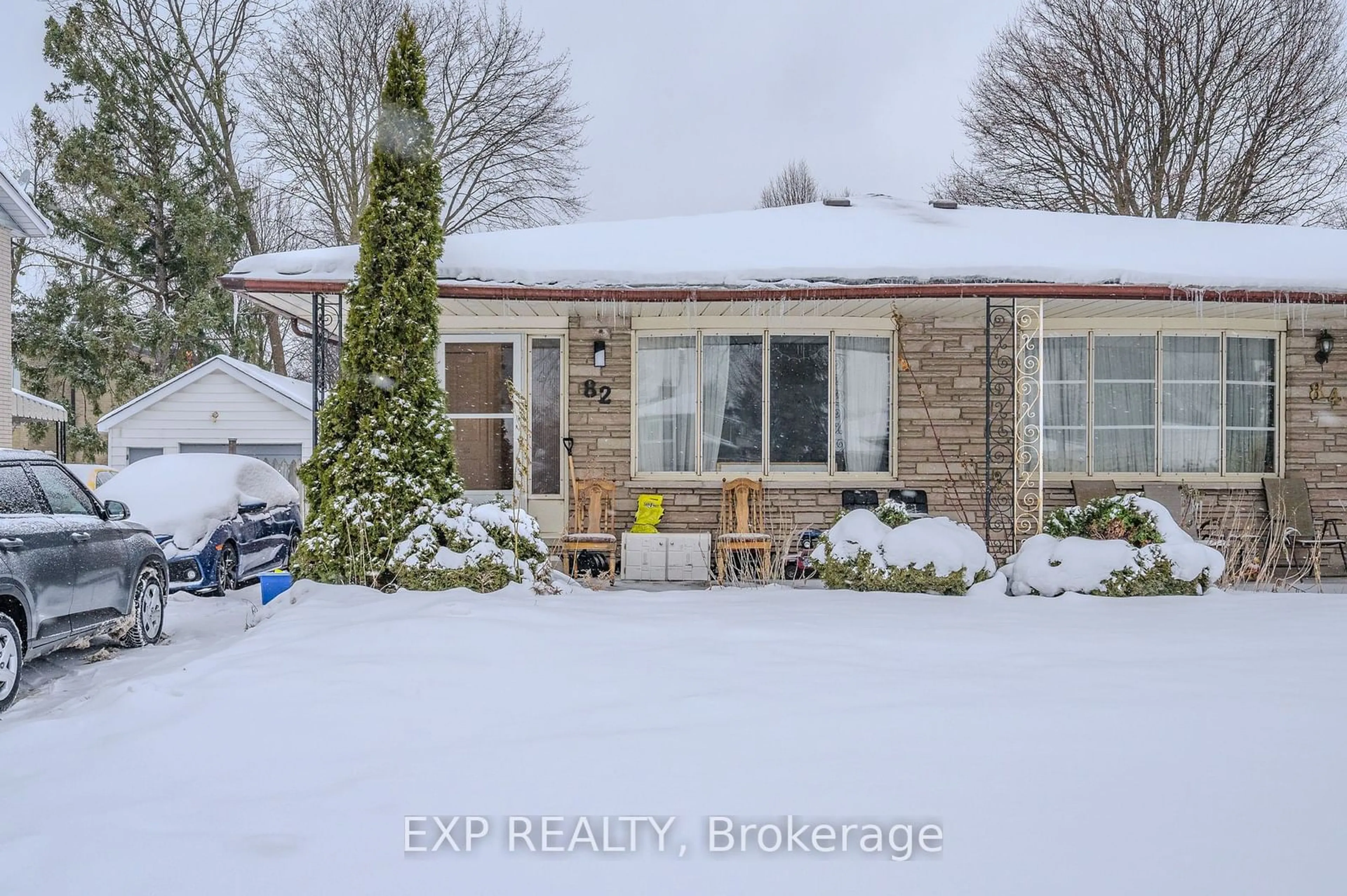 A pic from outside/outdoor area/front of a property/back of a property/a pic from drone, street for 82 Conway Dr, Kitchener Ontario N2A 2C5