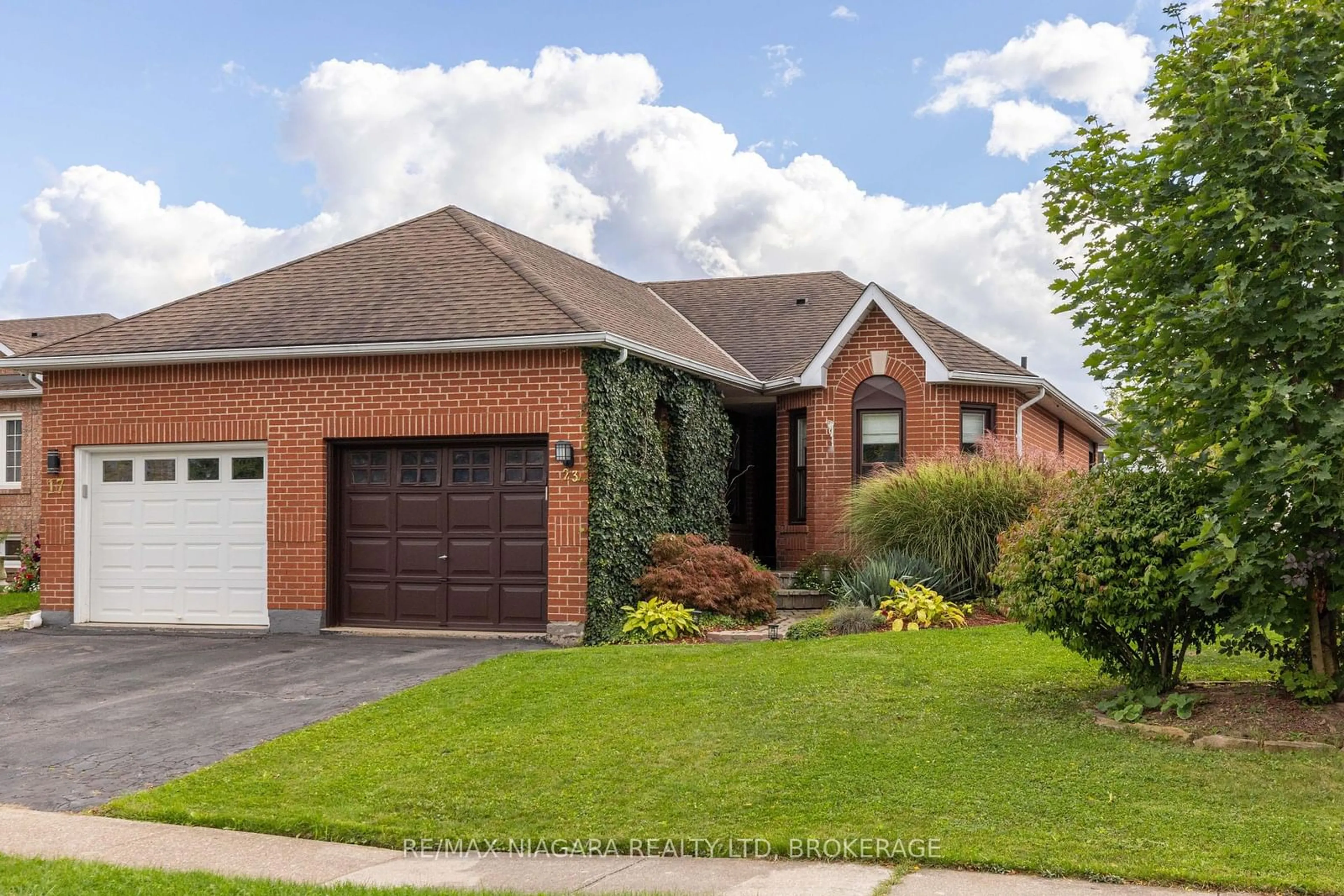 Home with brick exterior material, street for 23 Jackson Crt, Welland Ontario L3C 7G2