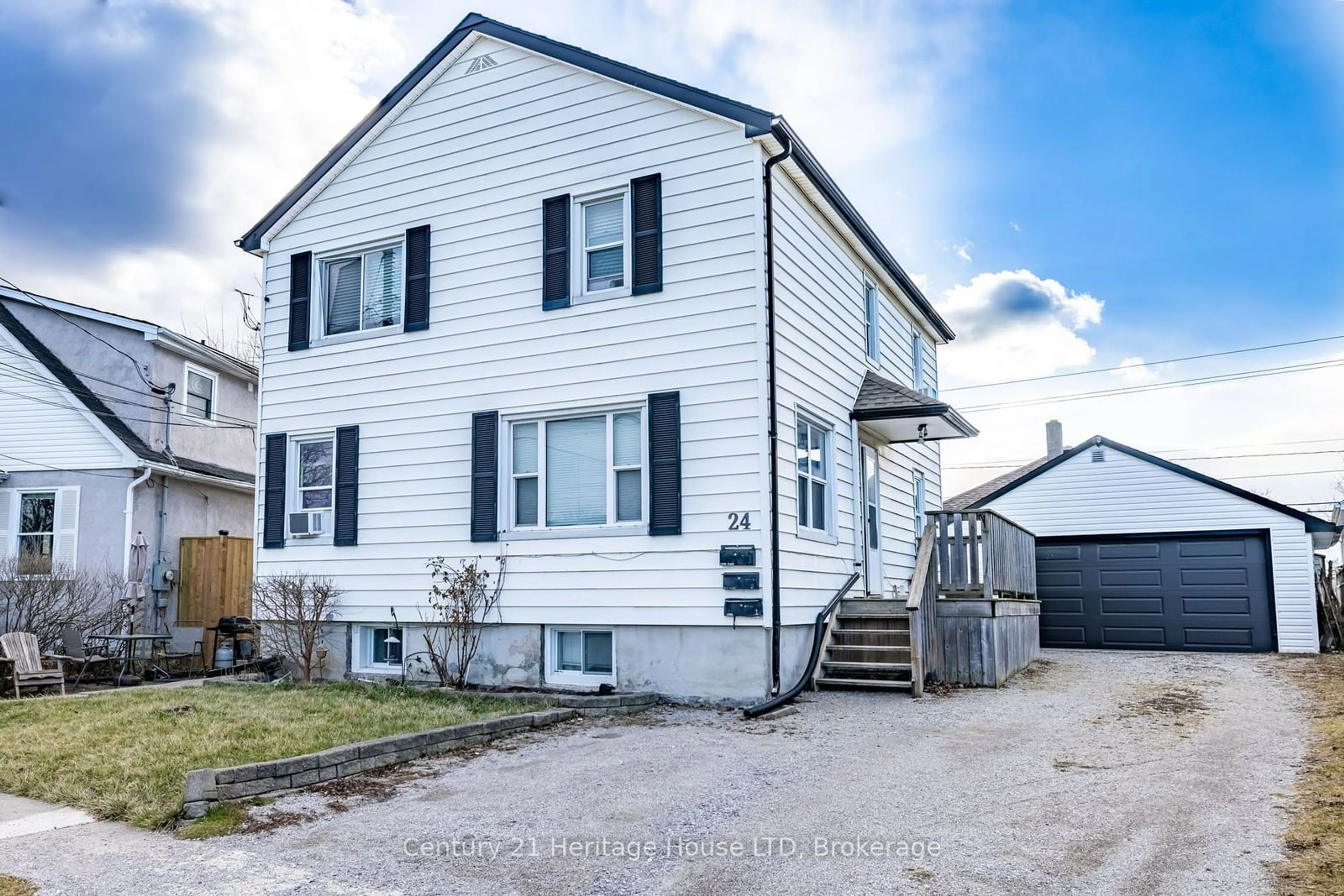 Home with vinyl exterior material, street for 24 Union St, St. Catharines Ontario L2S 2R2