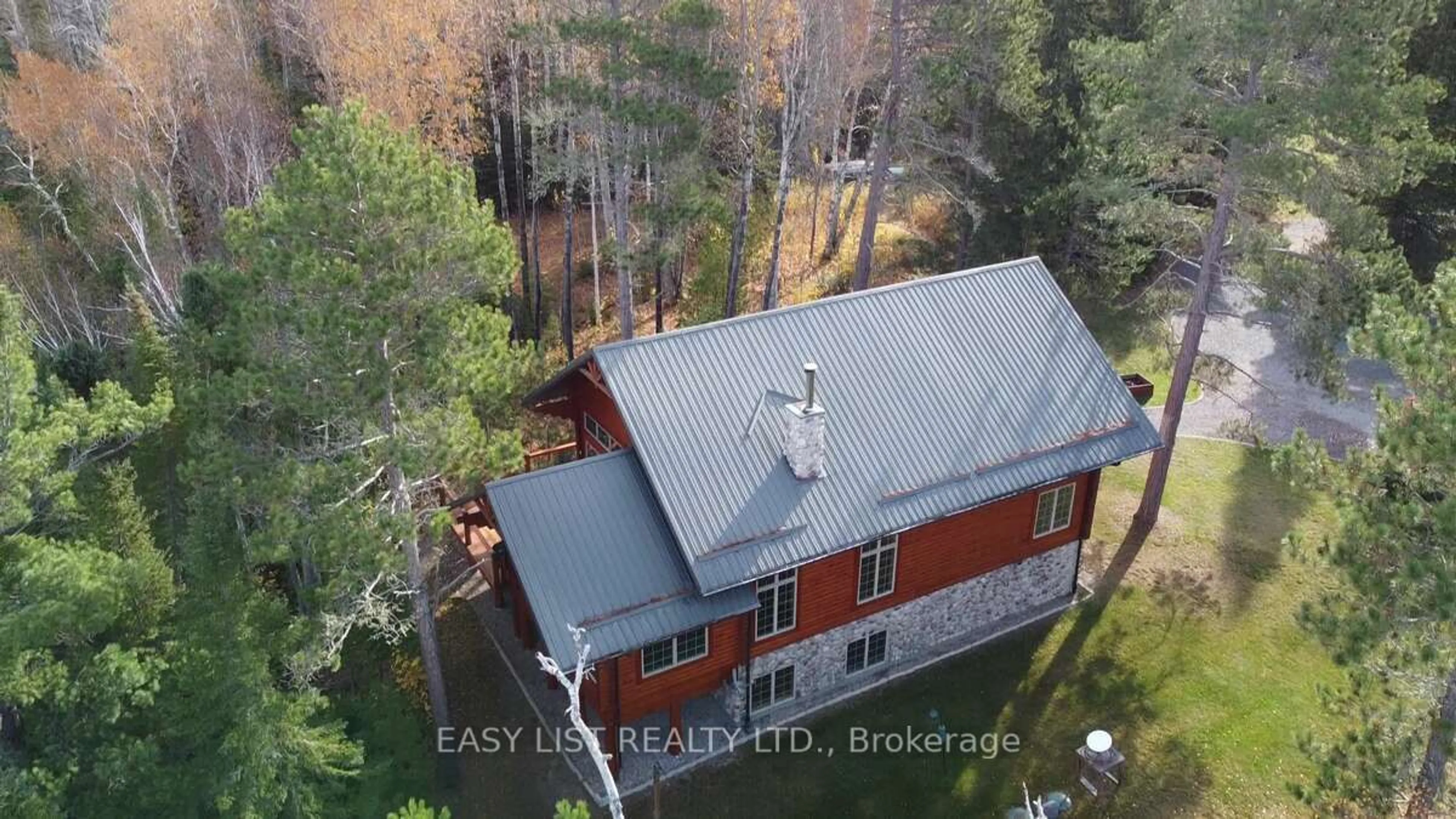 A pic from outside/outdoor area/front of a property/back of a property/a pic from drone, building for 1780 Southshore Dr, Sioux Lookout Ontario P8T 0A7