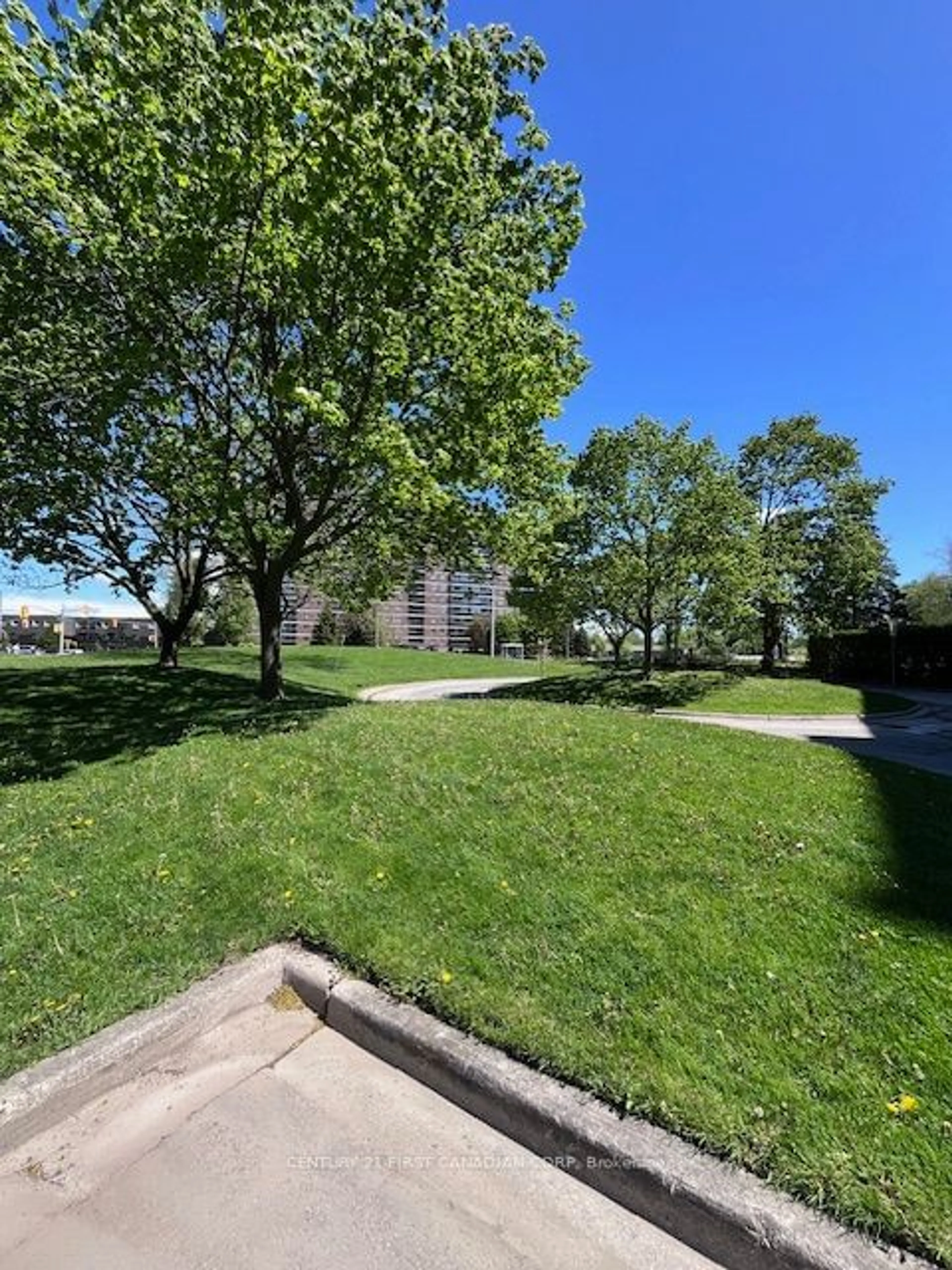 A pic from outside/outdoor area/front of a property/back of a property/a pic from drone, unknown for 931 Wonderland Rd #908, London Ontario N6K 2X6