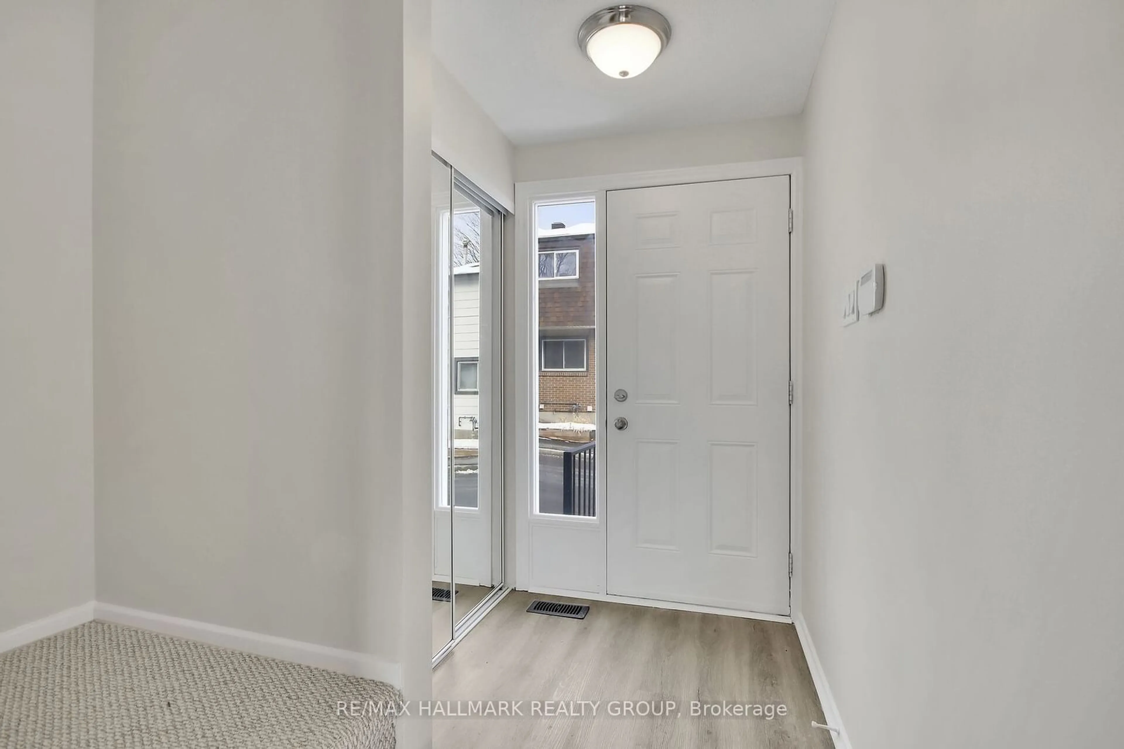 Indoor entryway for 45C Sumac St, Beacon Hill North - South and Area Ontario K1J 7T7