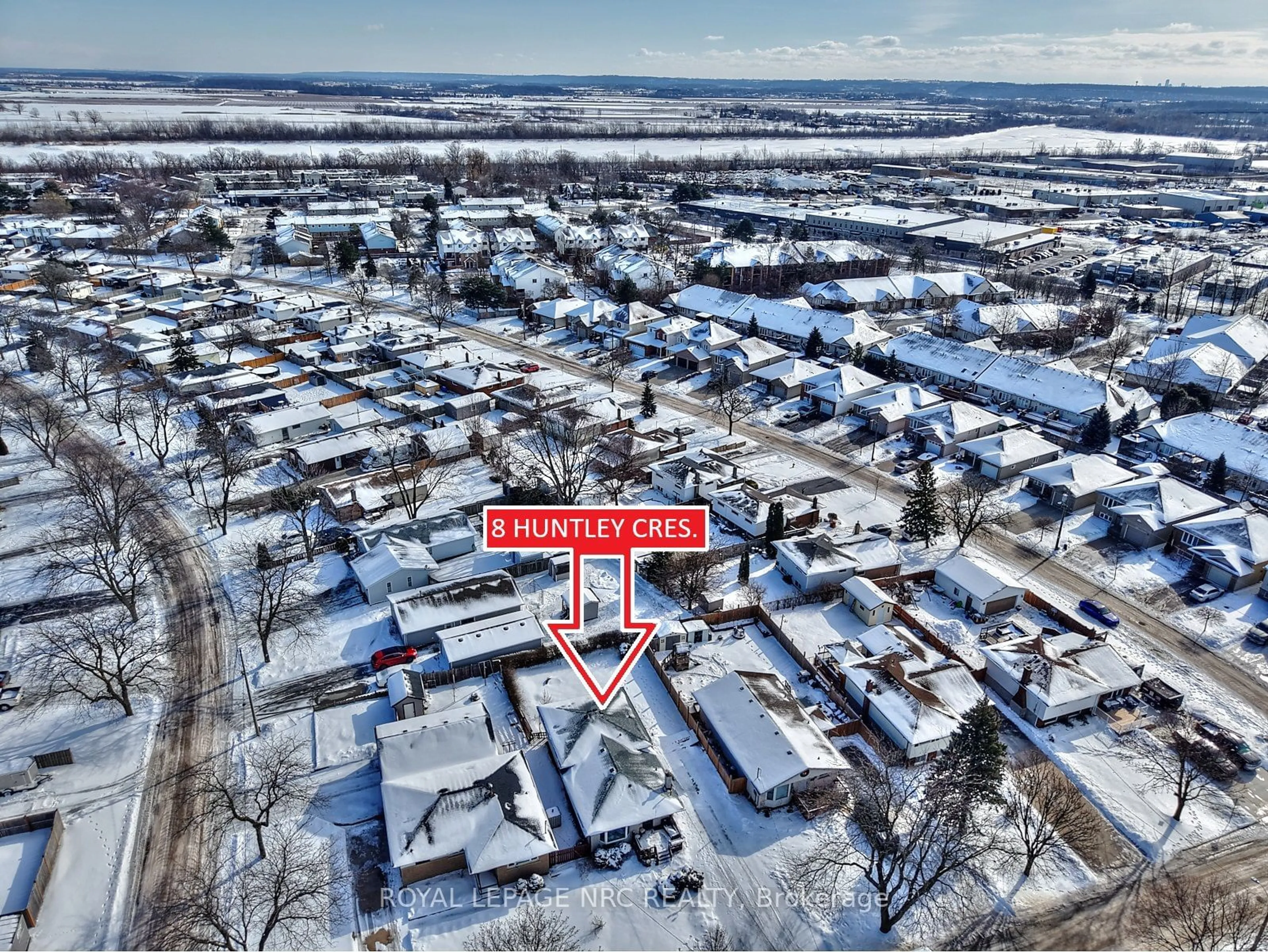 A pic from outside/outdoor area/front of a property/back of a property/a pic from drone, street for 8 Huntley Cres, St. Catharines Ontario L2M 6E6