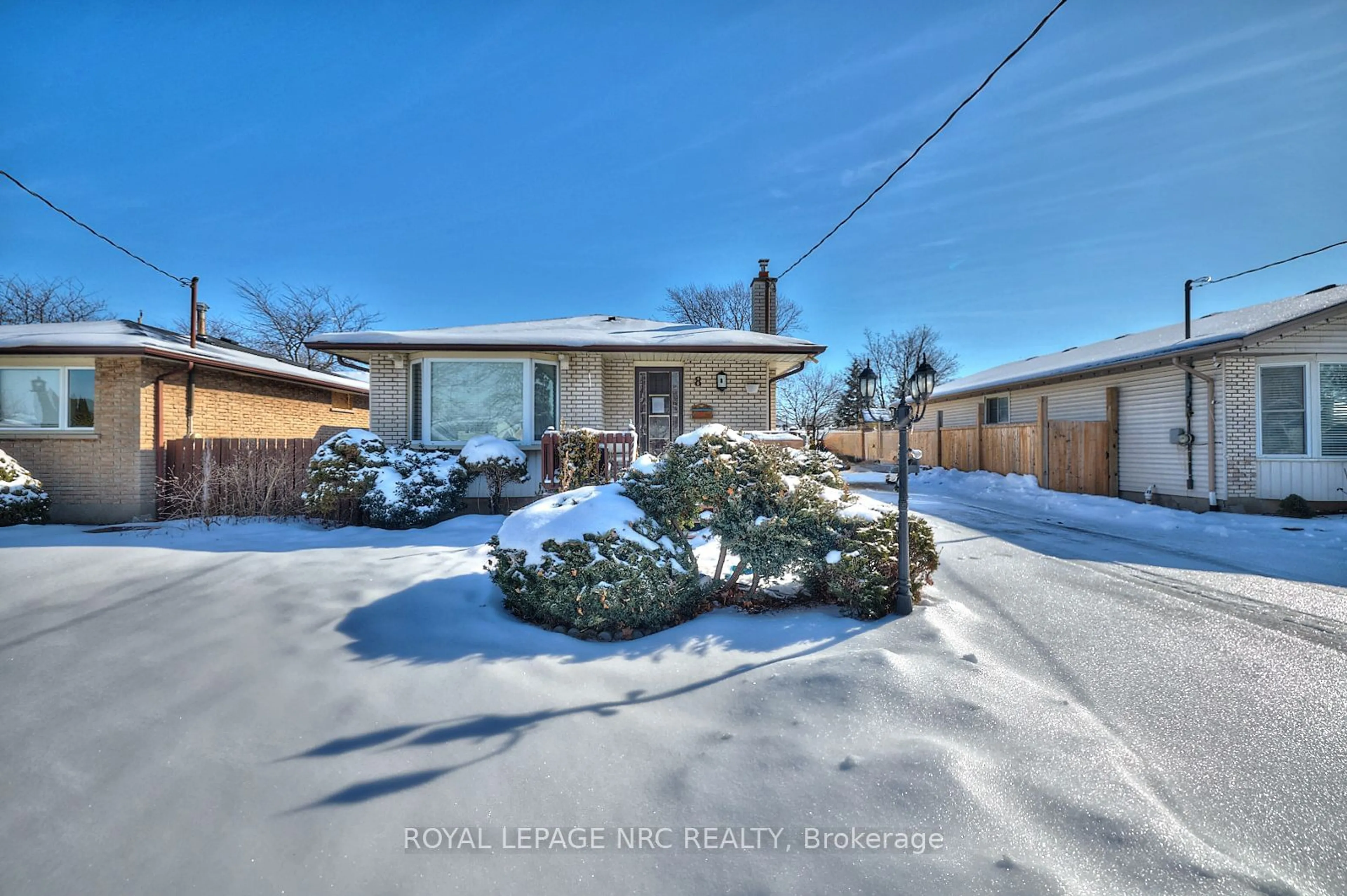 A pic from outside/outdoor area/front of a property/back of a property/a pic from drone, street for 8 Huntley Cres, St. Catharines Ontario L2M 6E6