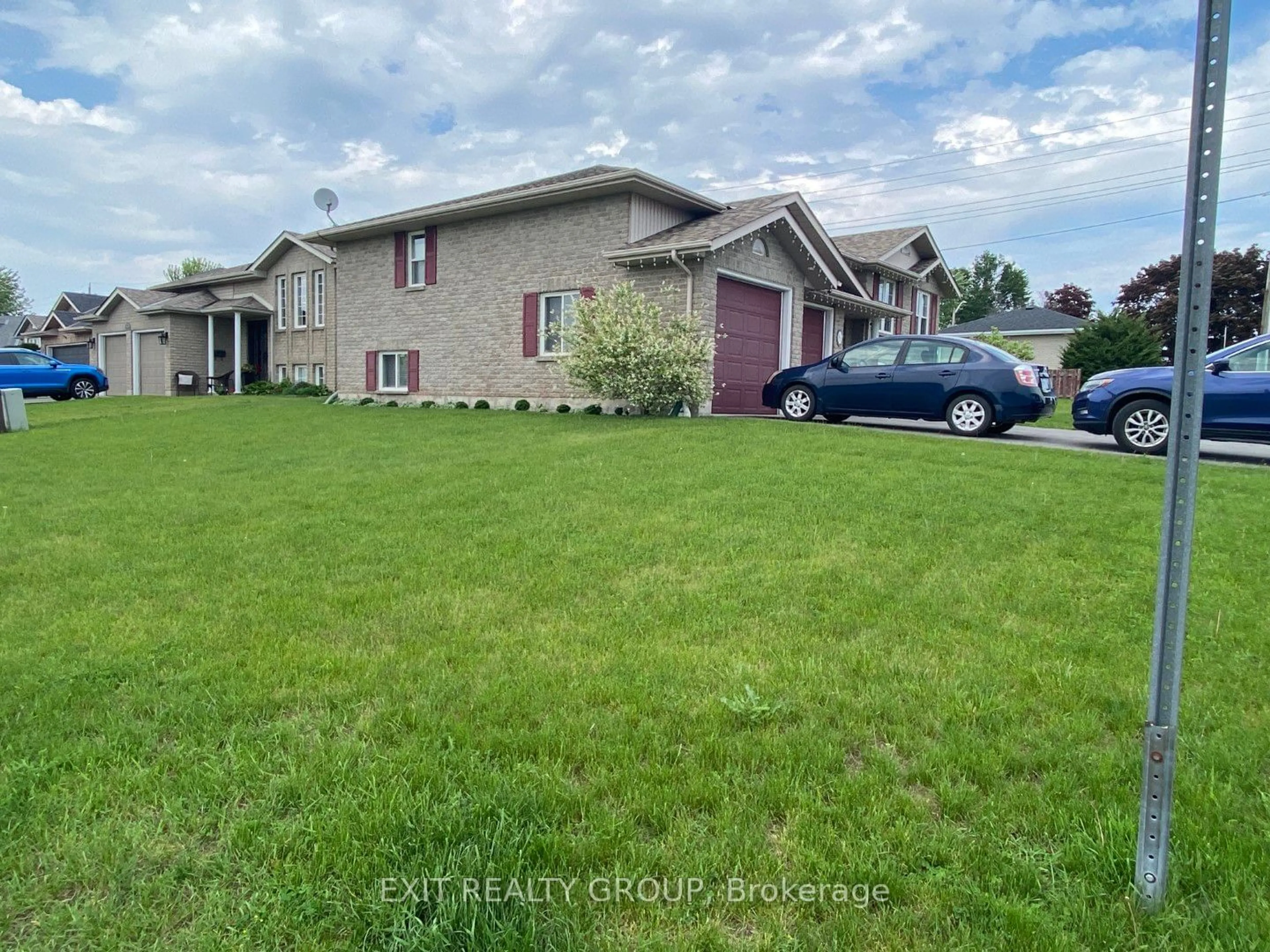 A pic from outside/outdoor area/front of a property/back of a property/a pic from drone, street for 27 Belvedere Rd, Quinte West Ontario K8V 4A9