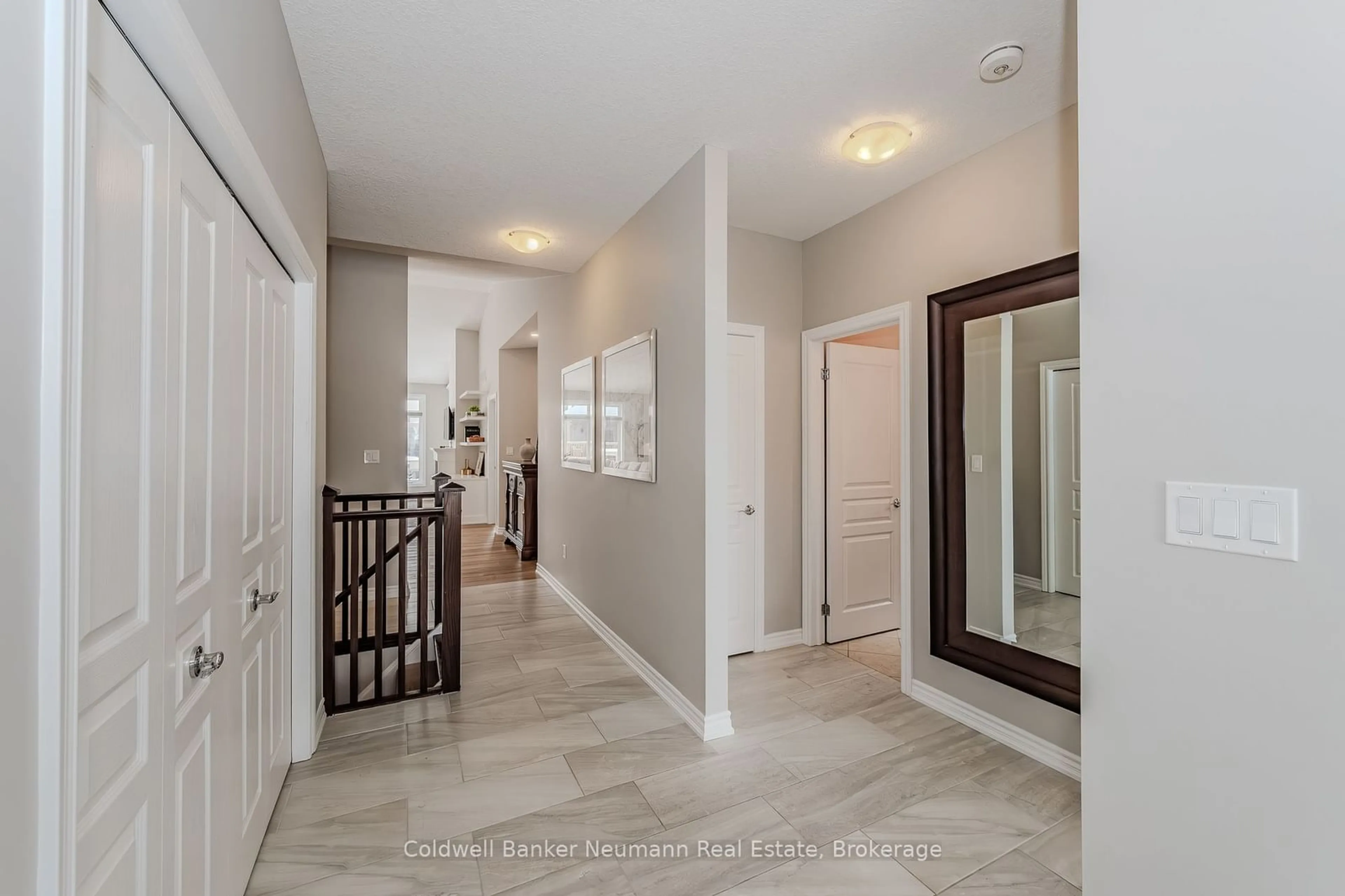 Indoor entryway for 6 Zess Crt, Guelph Ontario N1G 0B1