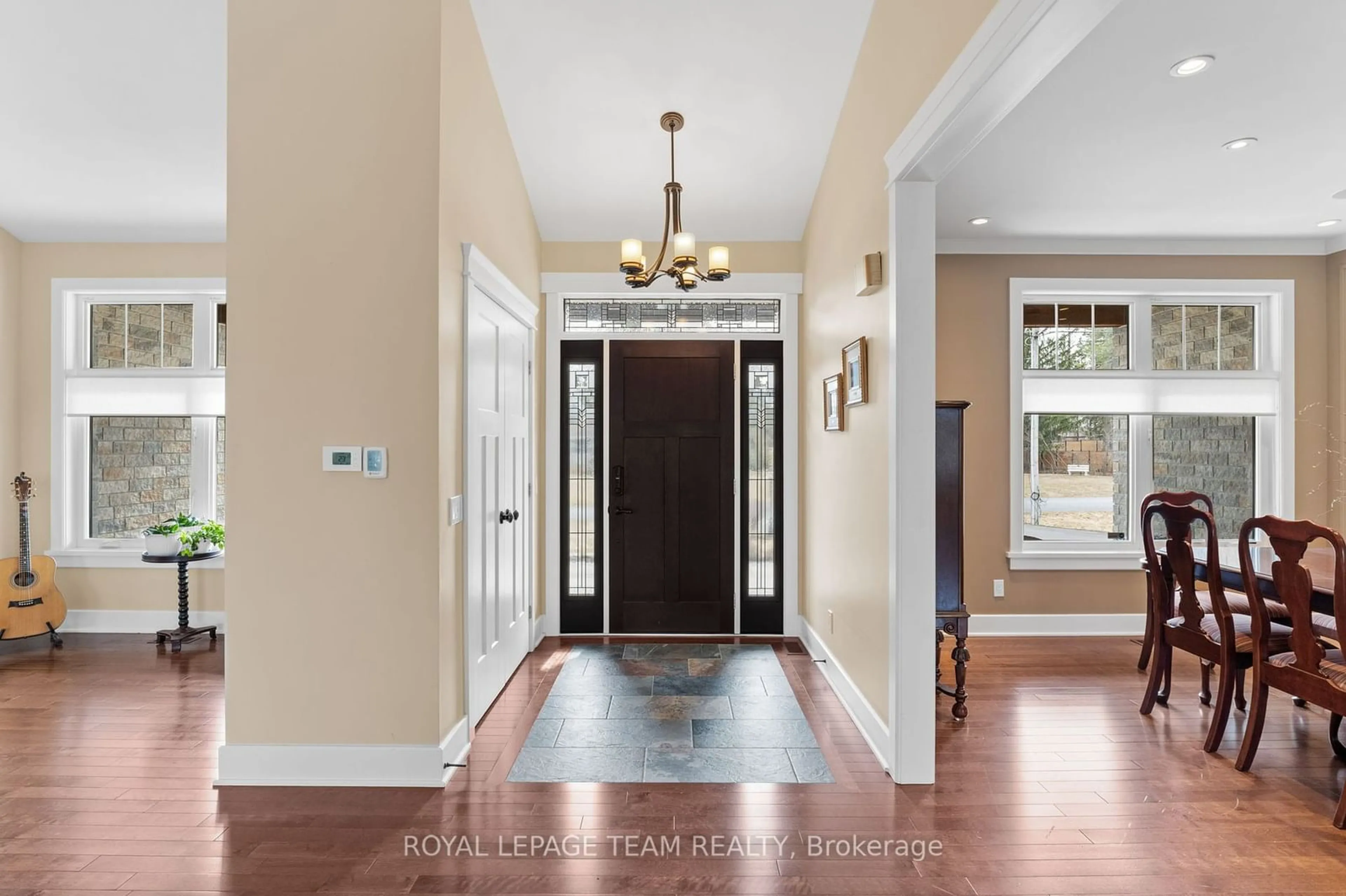 Indoor entryway for 1095 ISLAND VIEW Dr, Manotick Ontario K4M 1J8