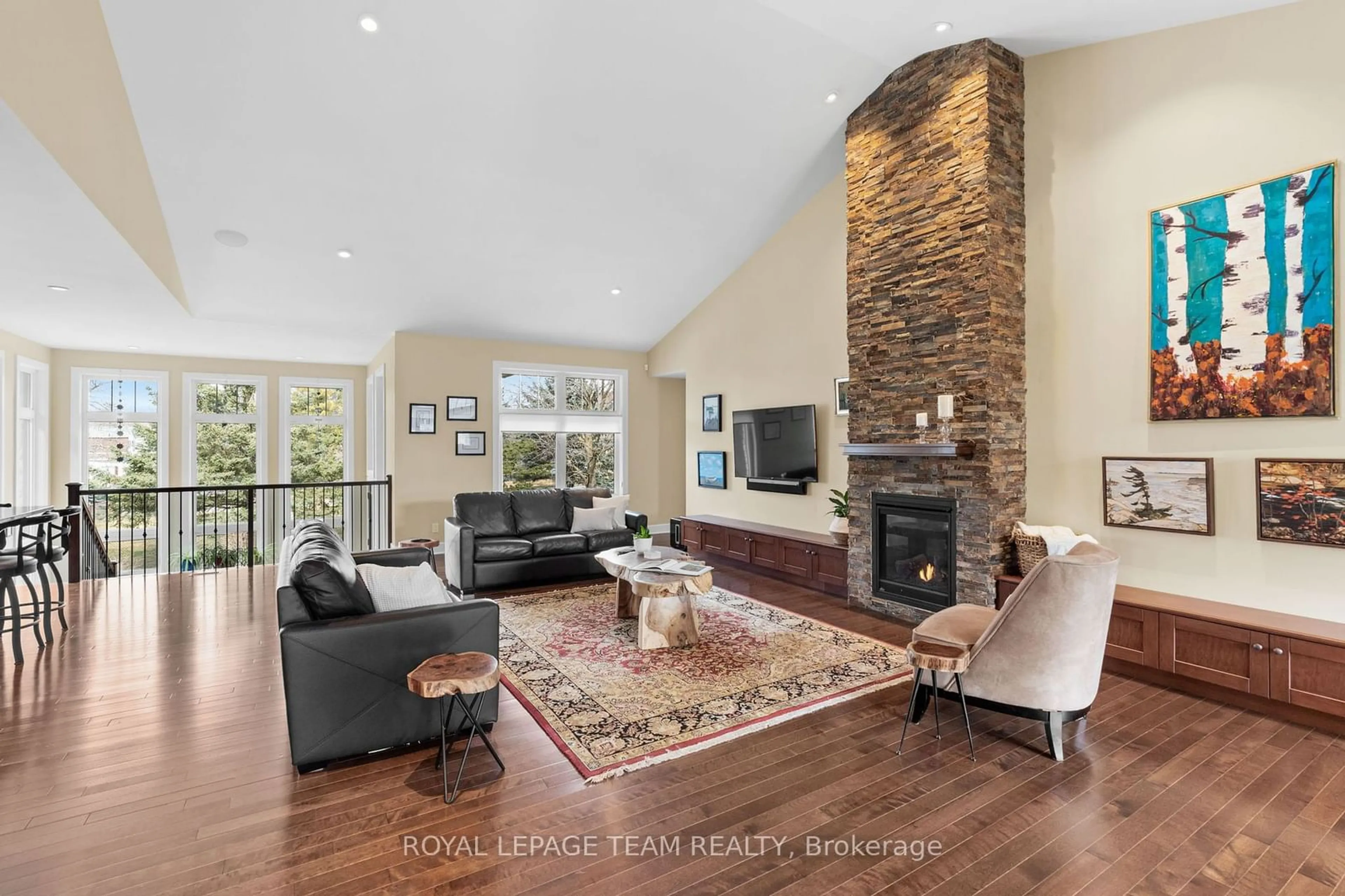 Living room with furniture, unknown for 1095 ISLAND VIEW Dr, Manotick Ontario K4M 1J8