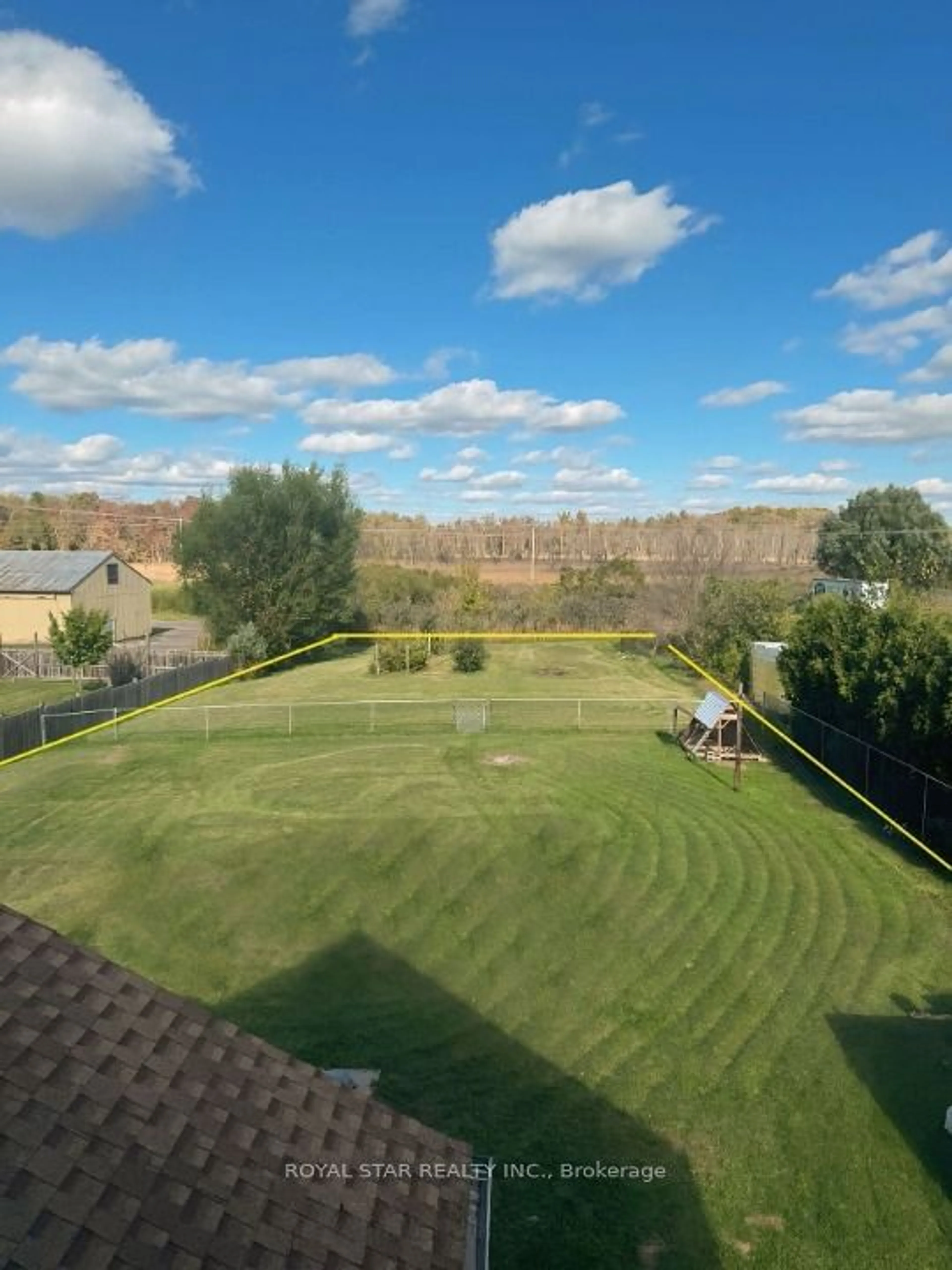 A pic from outside/outdoor area/front of a property/back of a property/a pic from drone, water/lake/river/ocean view for 240 Freelton Rd, Hamilton Ontario L8B 0Z5