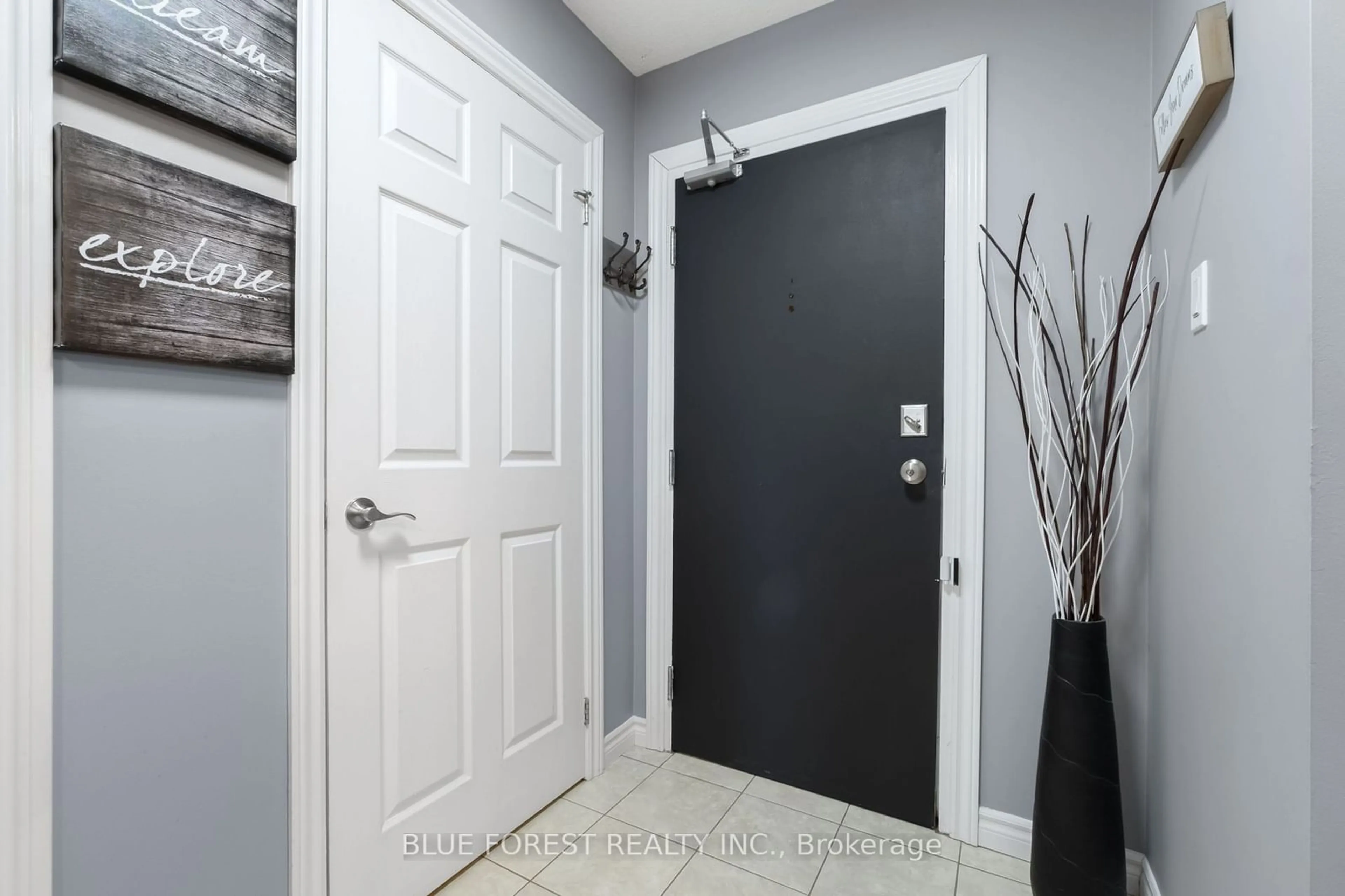 Indoor entryway for 725 Deveron Cres #120, London Ontario N5Z 4X3