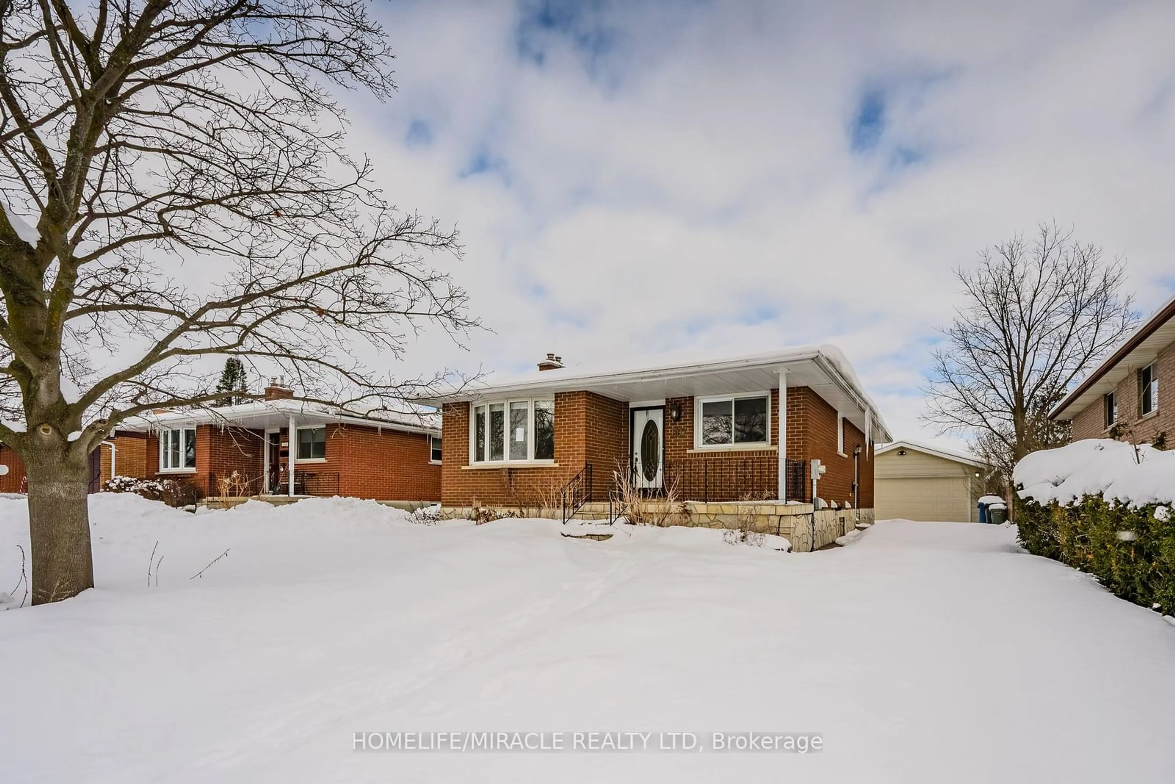 A pic from outside/outdoor area/front of a property/back of a property/a pic from drone, street for 140 Brant Ave, Guelph Ontario N1E 6C9