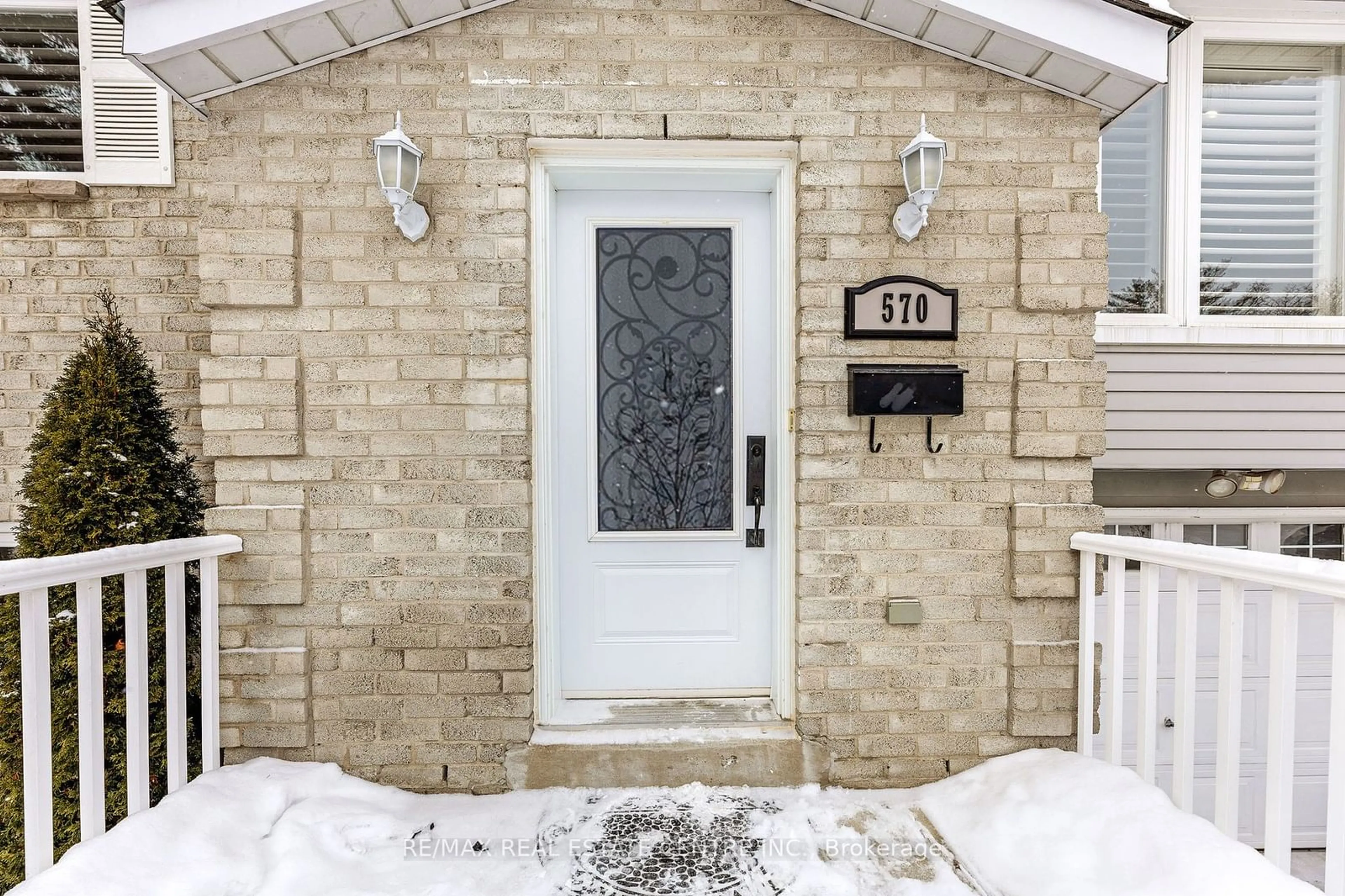 Indoor entryway for 570 Halberstadt Circ, Cambridge Ontario N3H 5J6