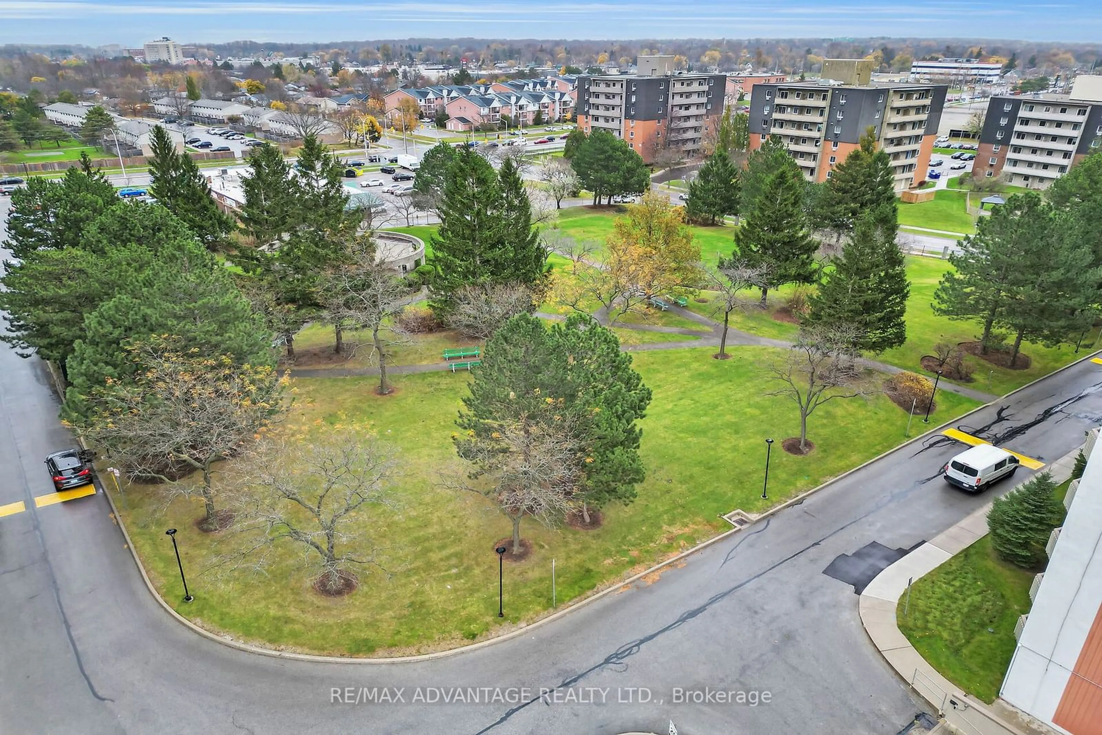 A pic from outside/outdoor area/front of a property/back of a property/a pic from drone, unknown for 1105 Jalna Blvd #812, London Ontario N6E 2S9