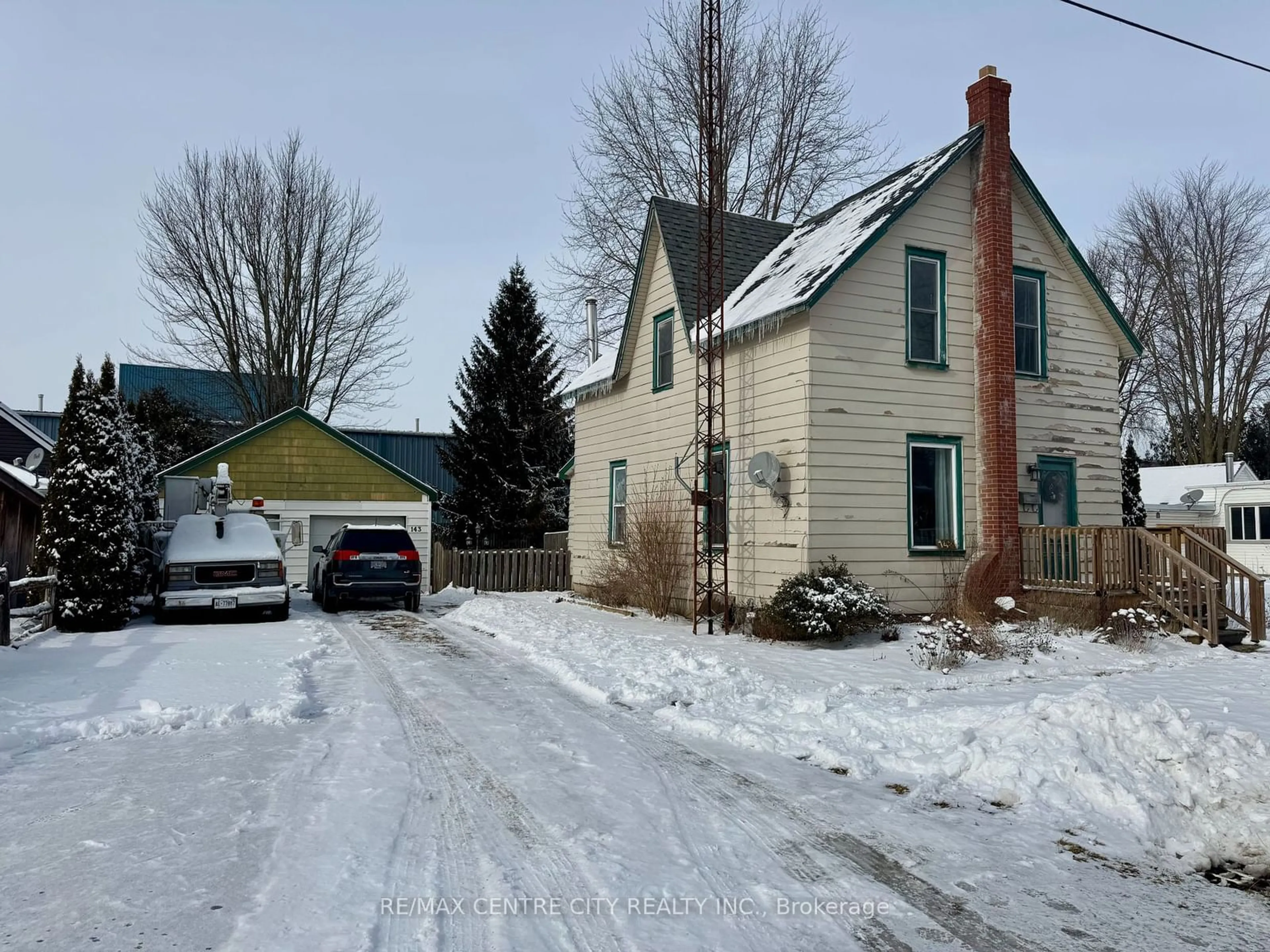 A pic from outside/outdoor area/front of a property/back of a property/a pic from drone, street for 143 Chestnut St, West Elgin Ontario N0L 2P0