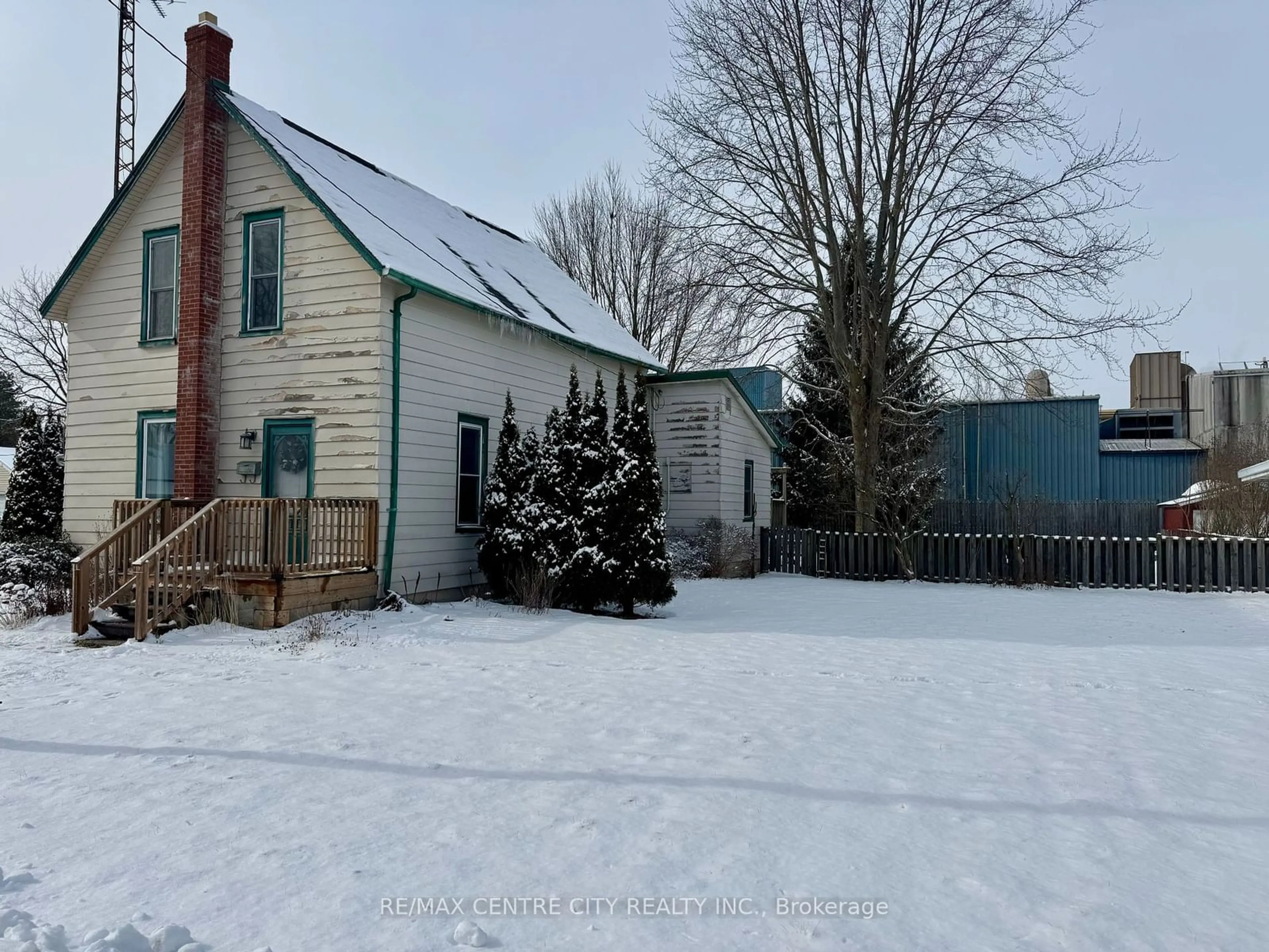 A pic from outside/outdoor area/front of a property/back of a property/a pic from drone, building for 143 Chestnut St, West Elgin Ontario N0L 2P0